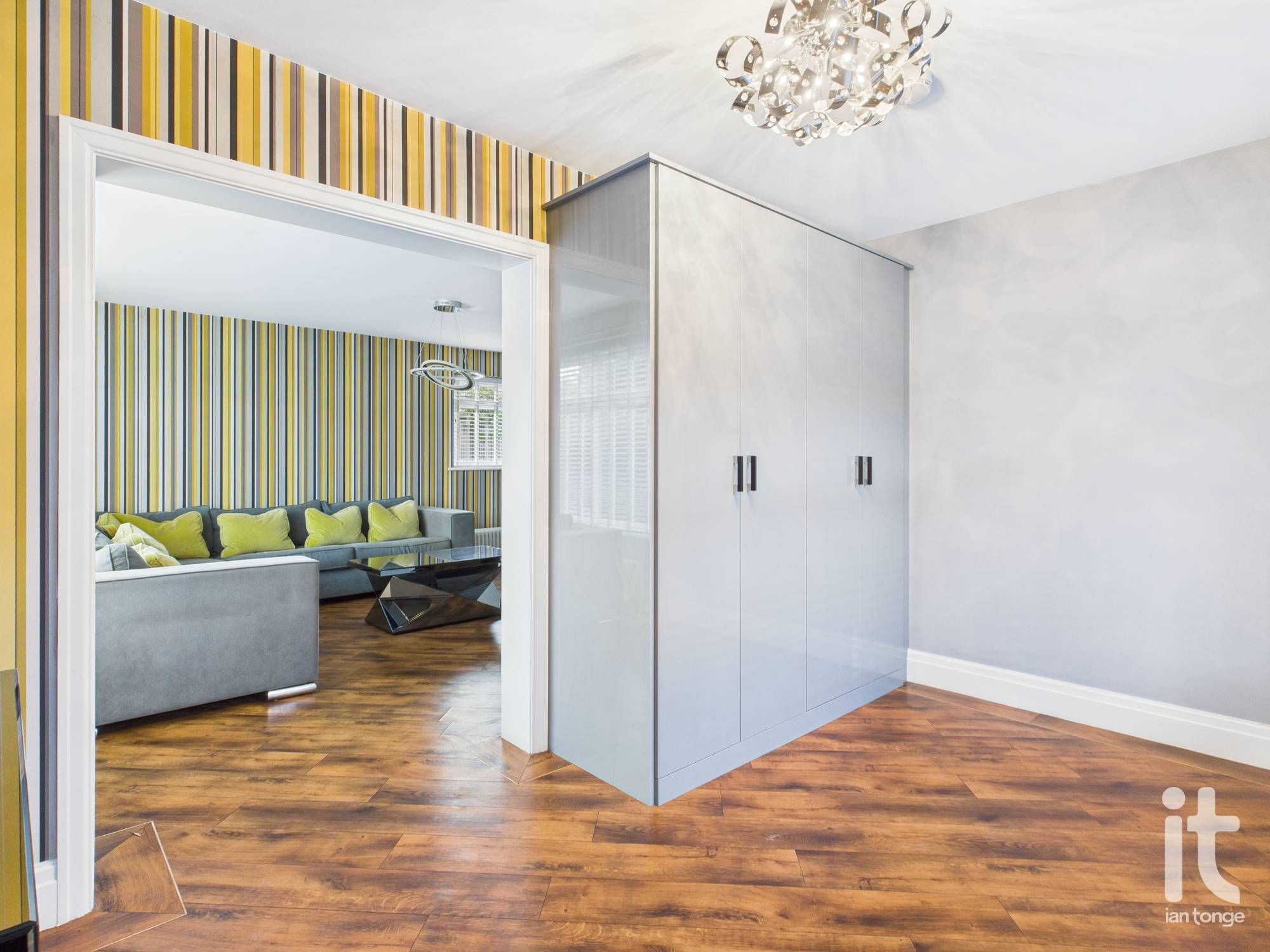 3 bedroom detached bungalow To Let in Stockport - Photograph 3.