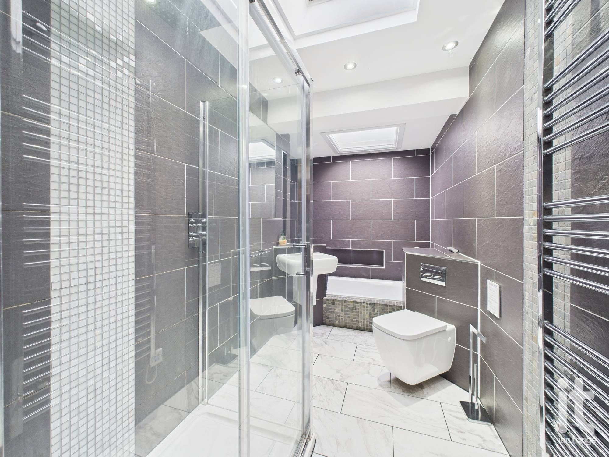 3 bedroom detached bungalow To Let in Stockport - Photograph 13.