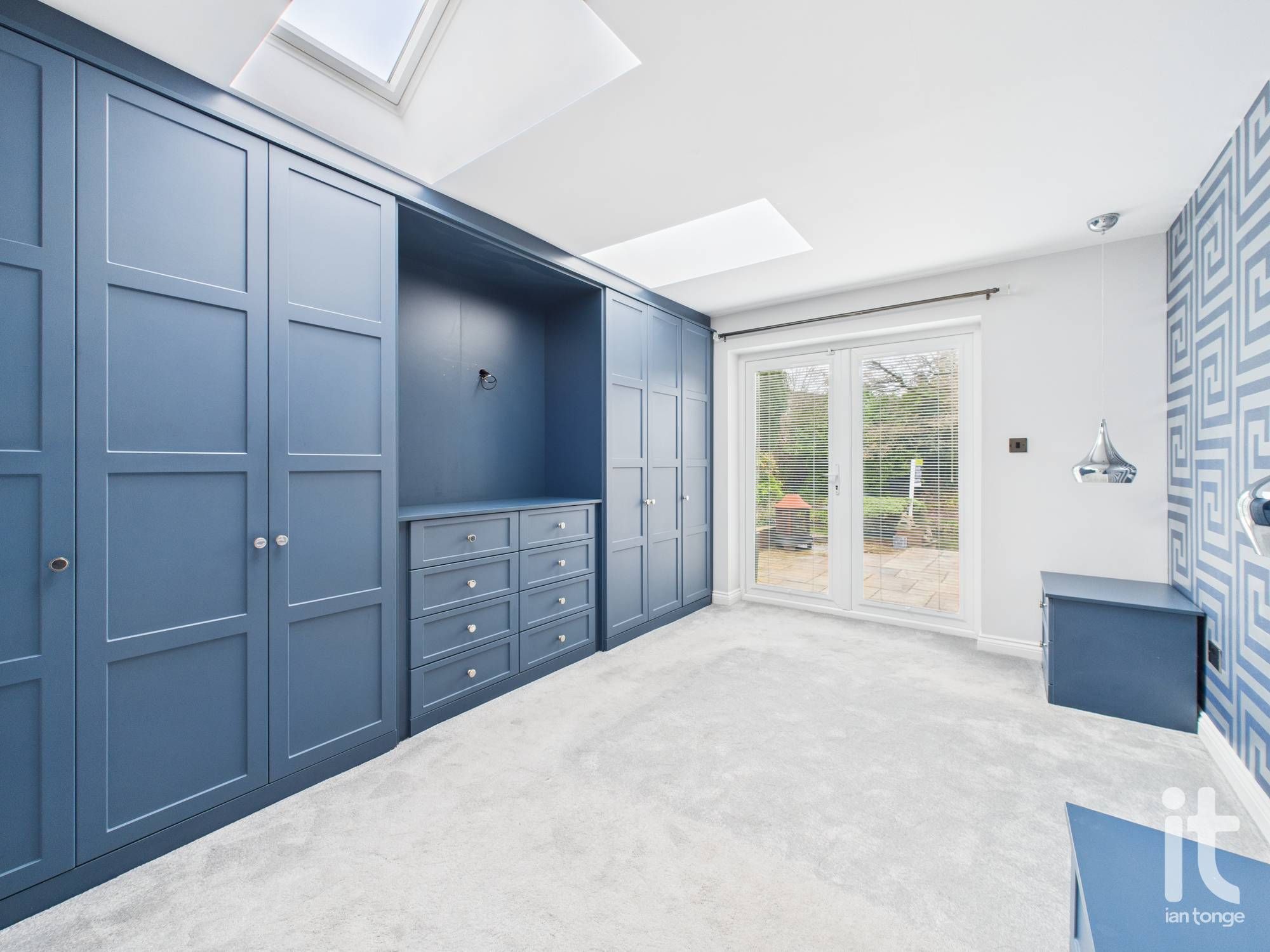 3 bedroom detached bungalow To Let in Stockport - Photograph 11.