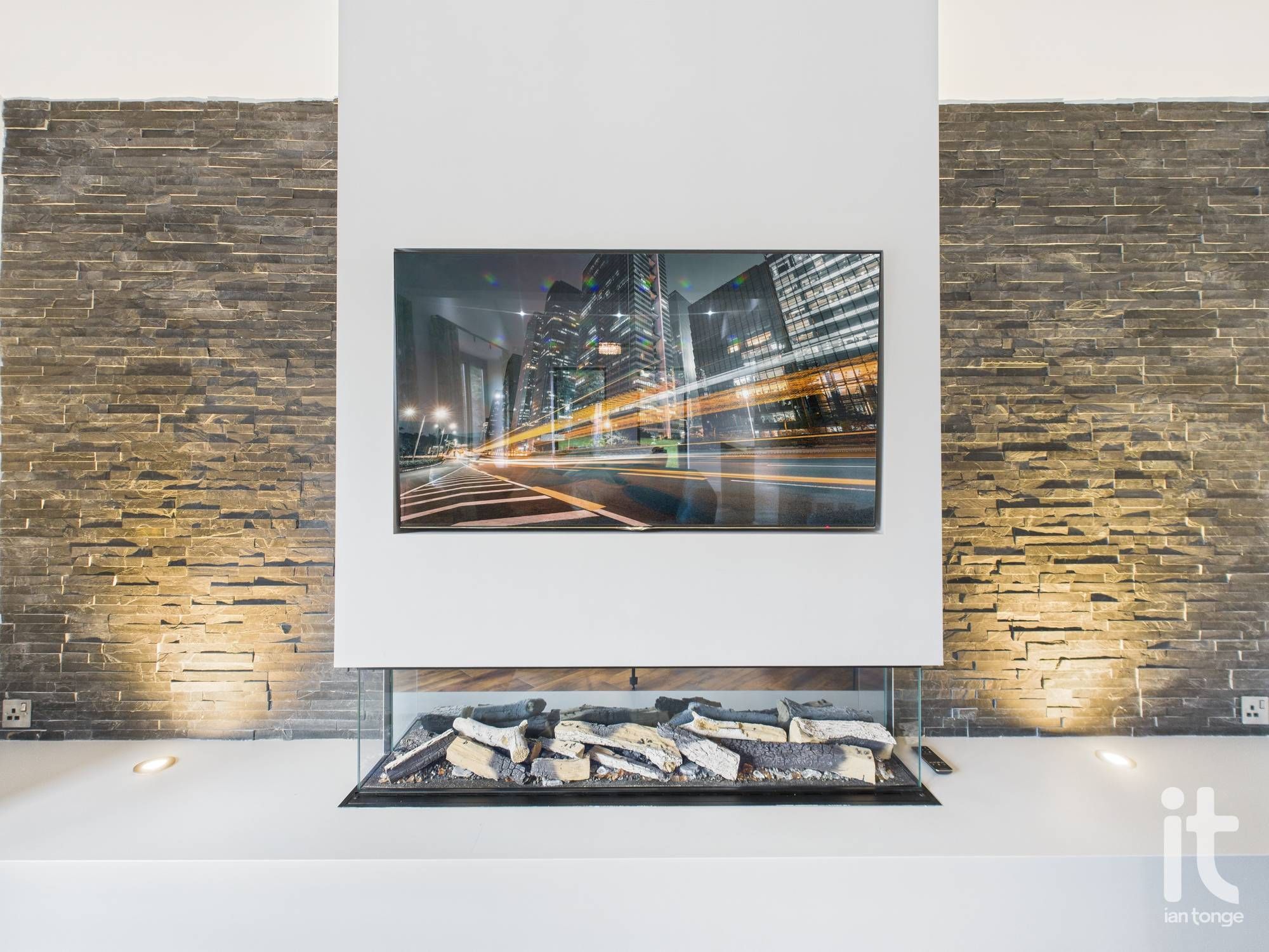 3 bedroom detached bungalow To Let in Stockport - Photograph 20.