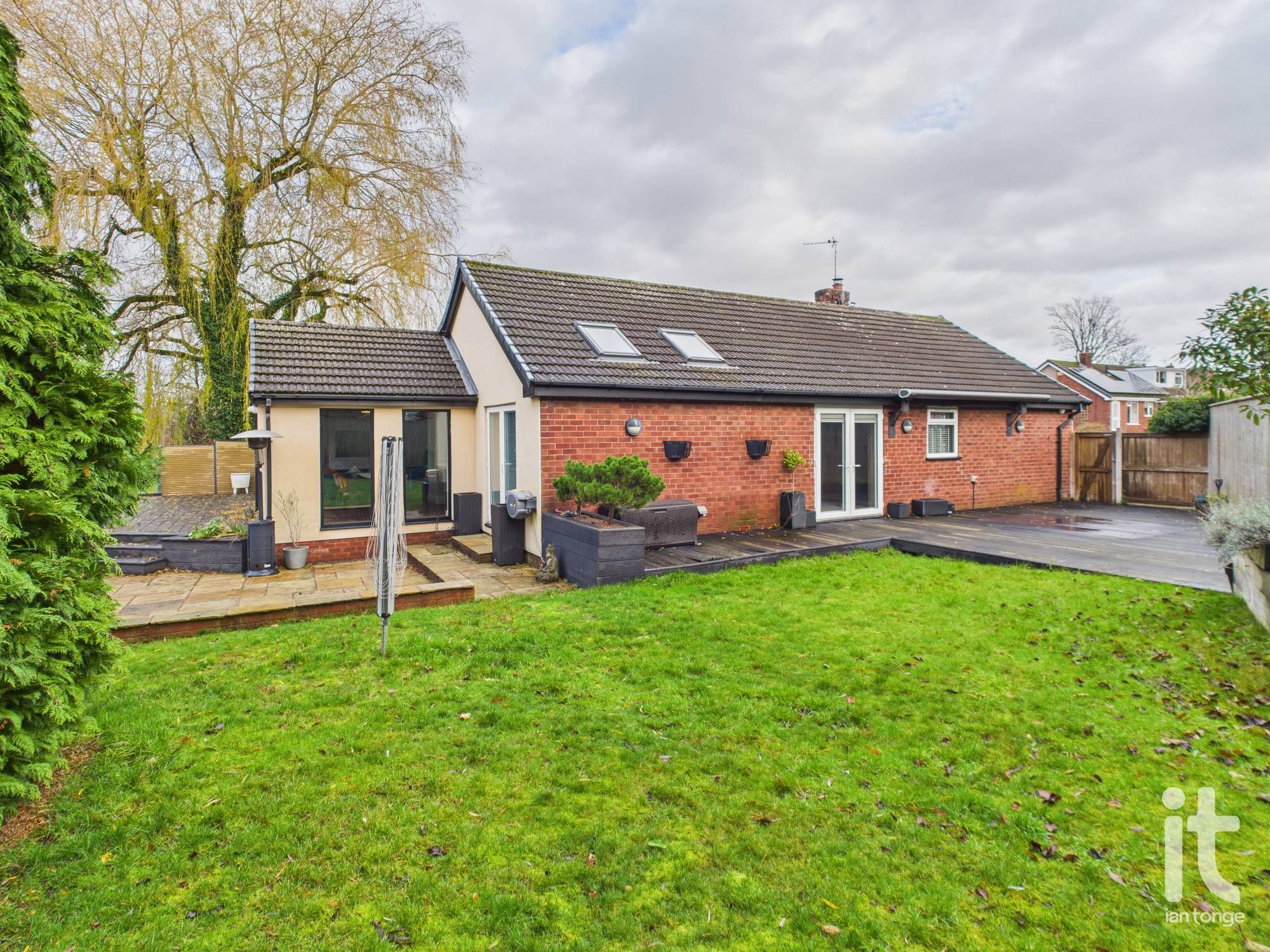3 bedroom detached bungalow To Let in Stockport - Photograph 26.
