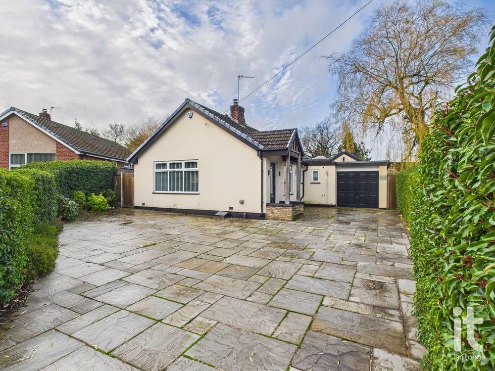 3 bedroom detached bungalow To Let in Stockport - Photograph 1.