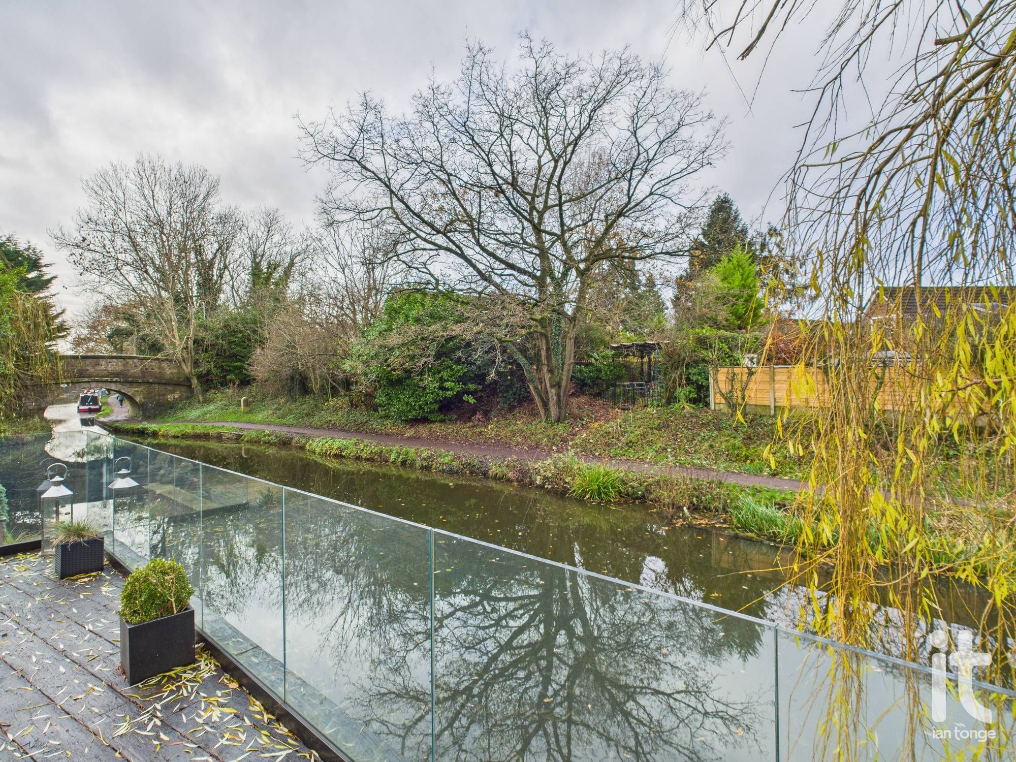 3 bedroom detached bungalow To Let in Stockport - Photograph 22.