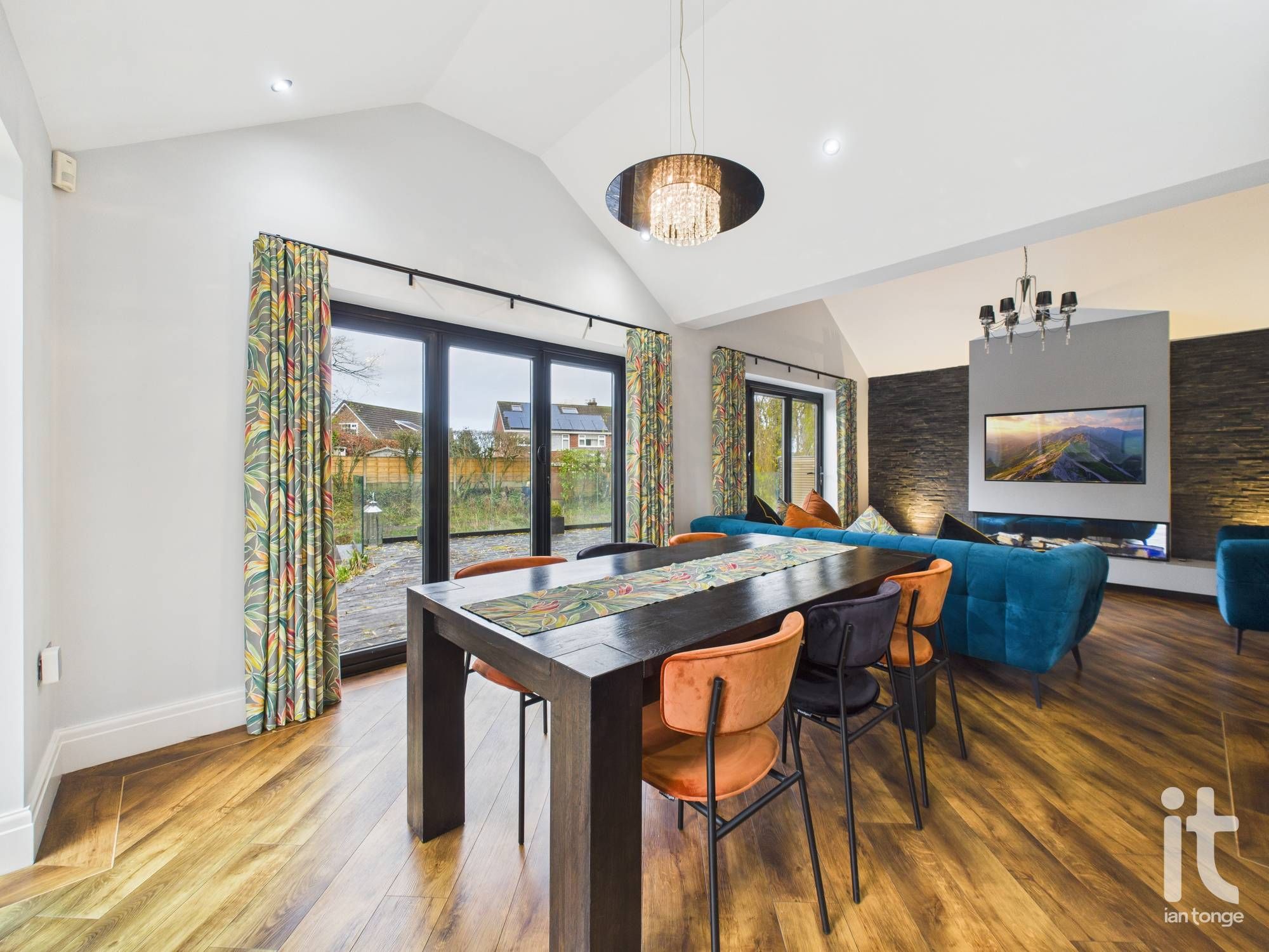 3 bedroom detached bungalow To Let in Stockport - Photograph 17.