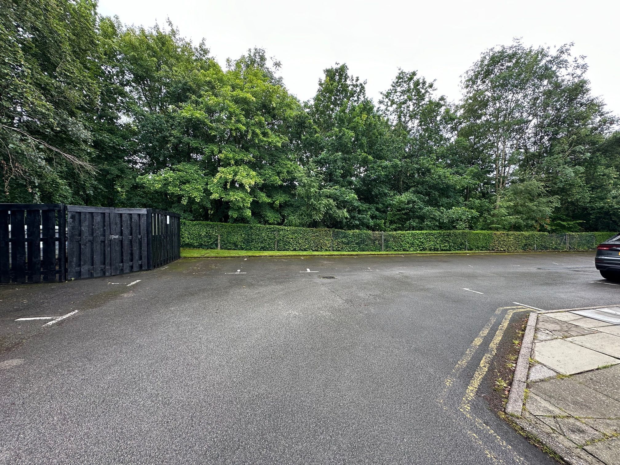 2 bedroom ground floor flat/apartment To Let in Stockport - Photograph 8.