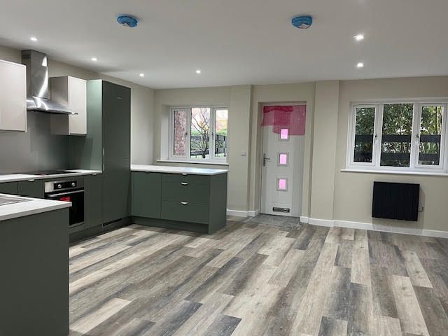 2 bedroom ground floor flat/apartment To Let in Stockport - Property photograph.