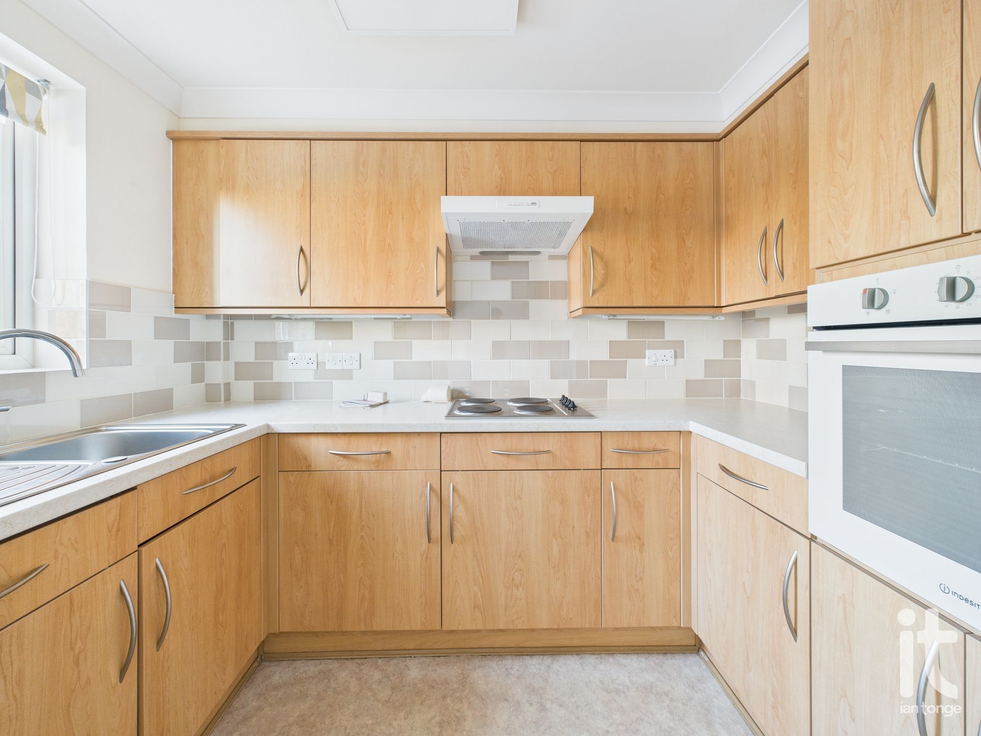 1 bedroom ground floor flat/apartment For Sale in Stockport - Property photograph.