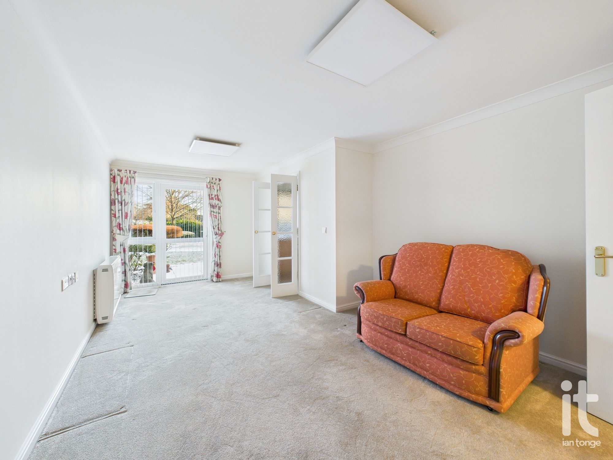 1 bedroom ground floor flat/apartment For Sale in Stockport - Photograph 8.