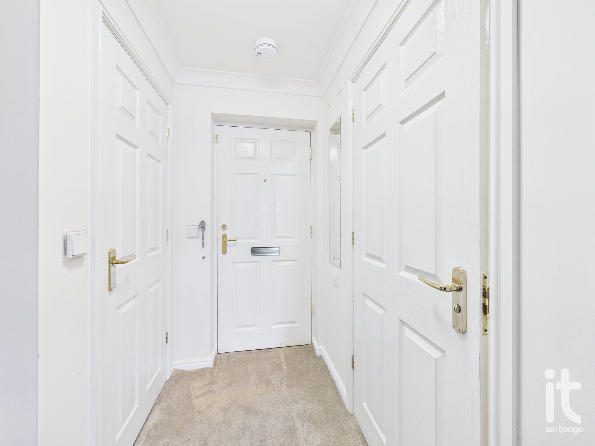 1 bedroom ground floor flat/apartment For Sale in Stockport - Photograph 5.