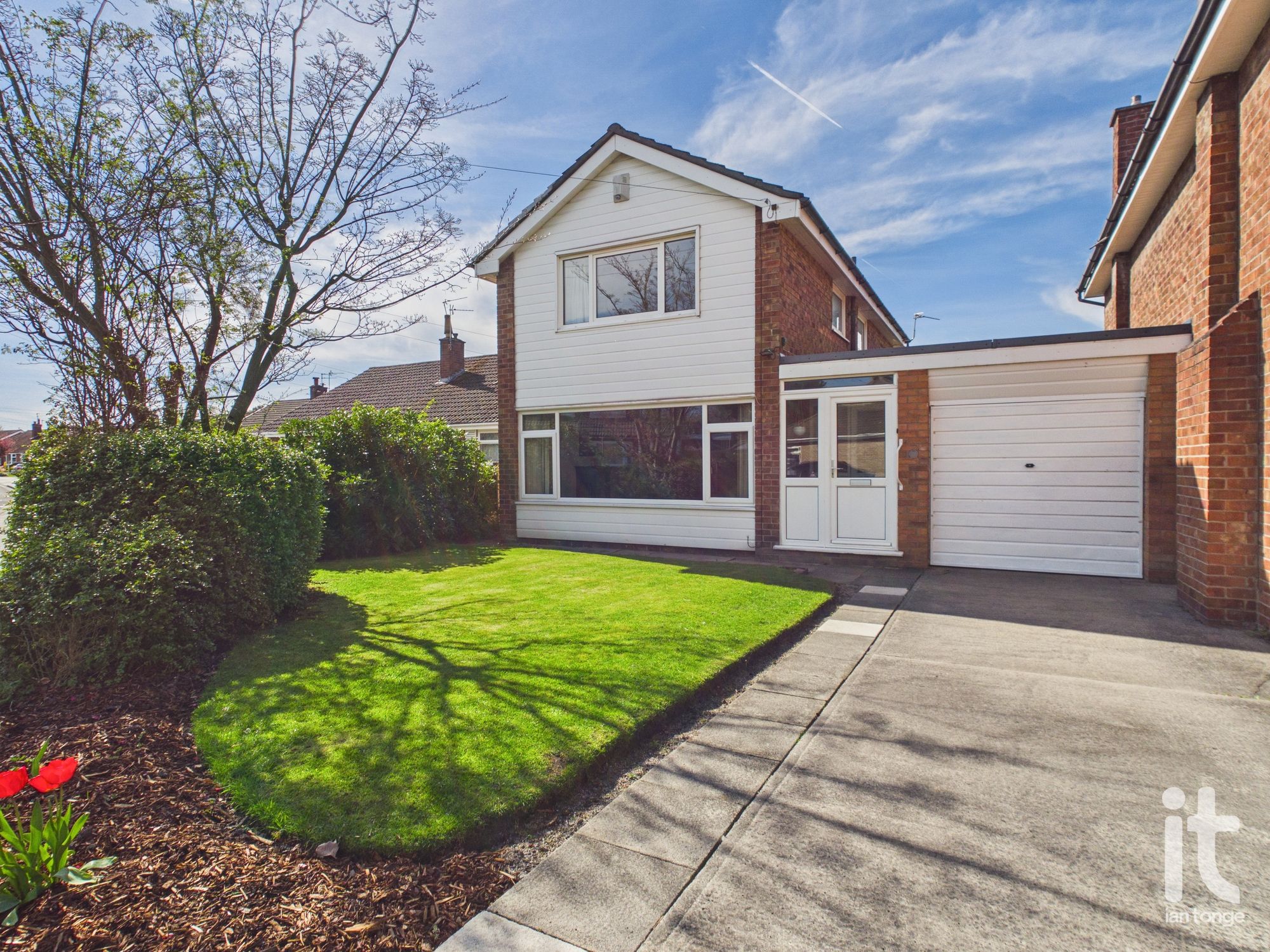 3 bedroom link detached house For Sale in Stockport - Property photograph.