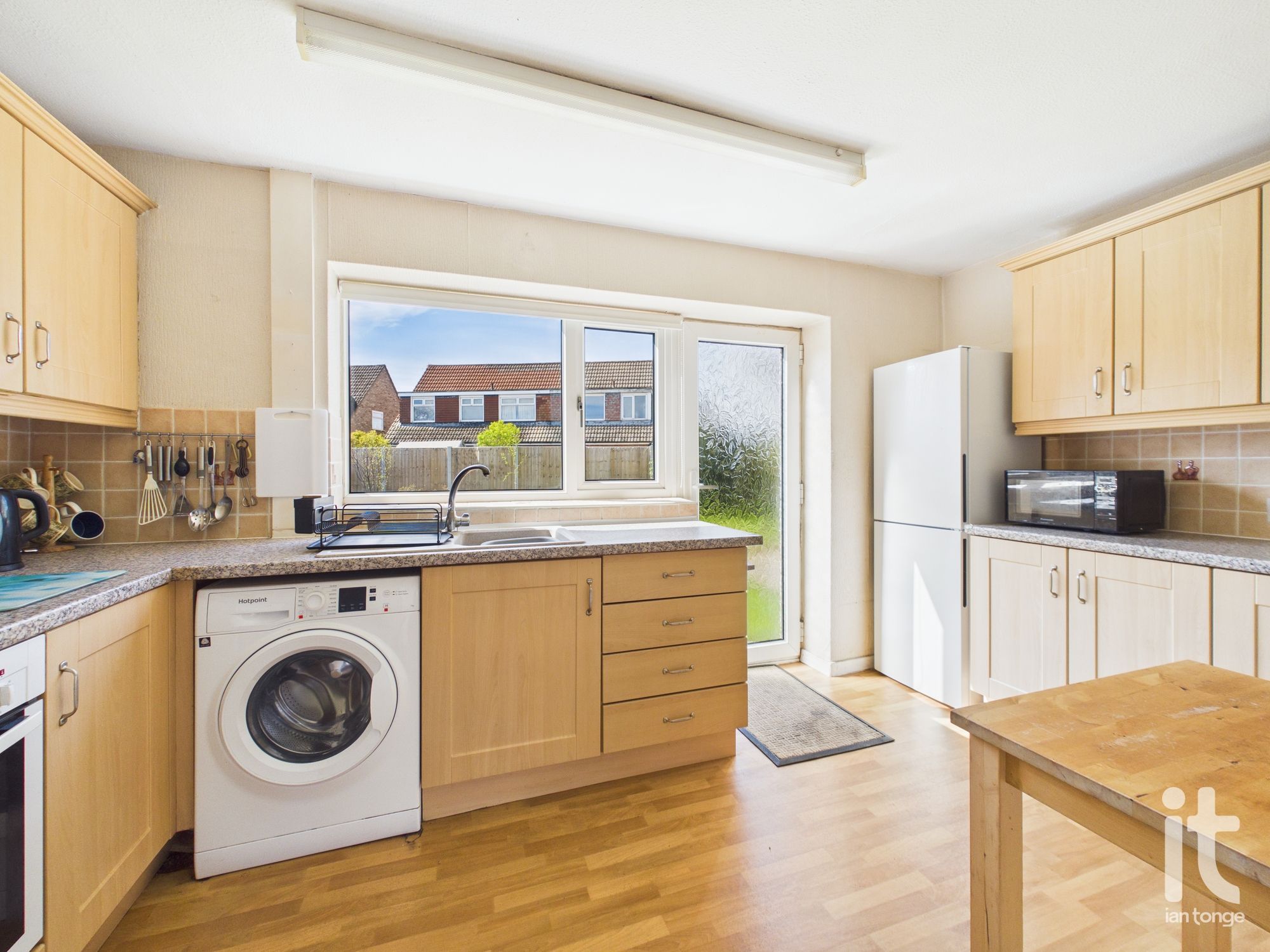 3 bedroom link detached house For Sale in Stockport - Photograph 4.