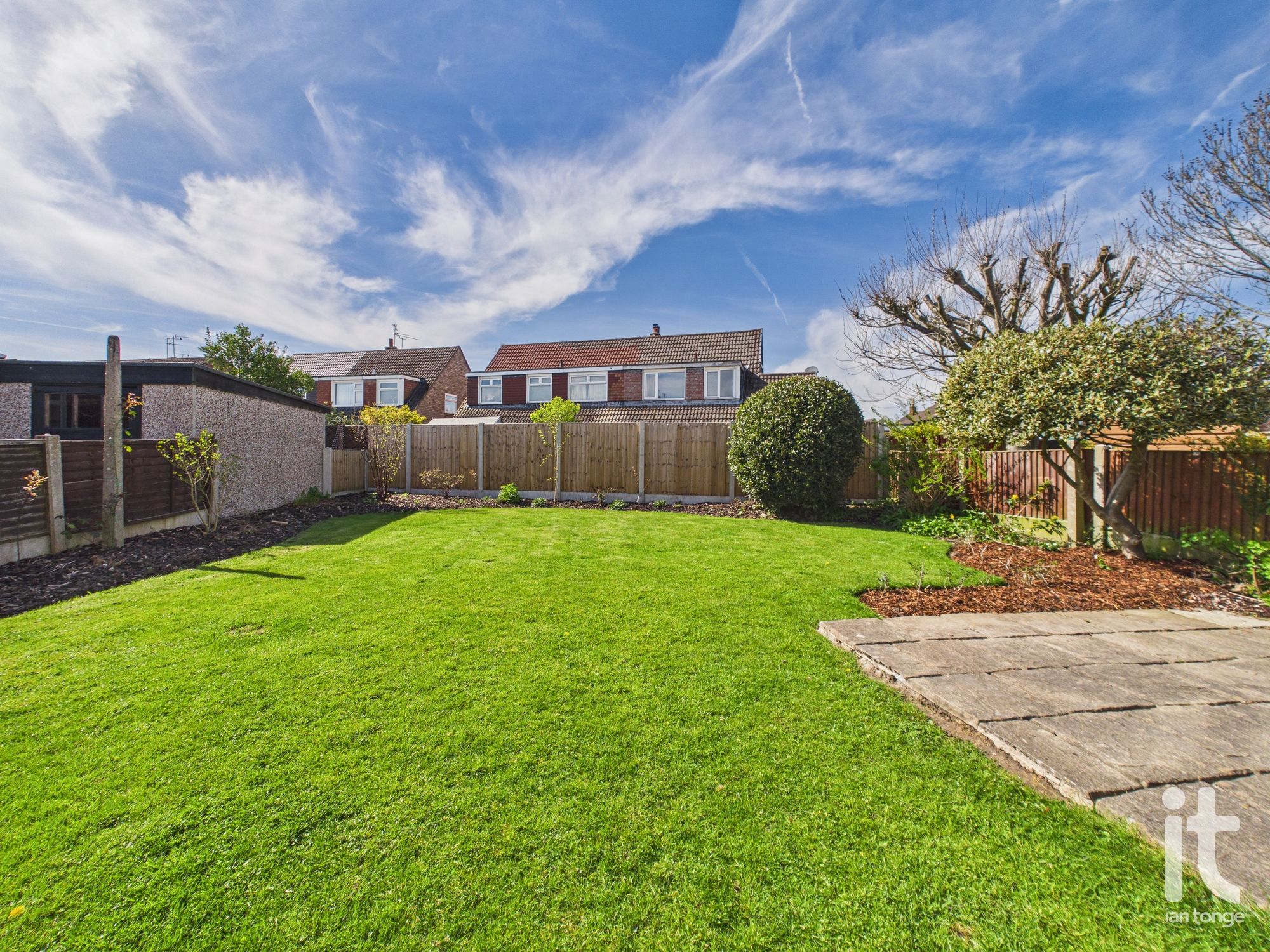 3 bedroom link detached house For Sale in Stockport - Property photograph.