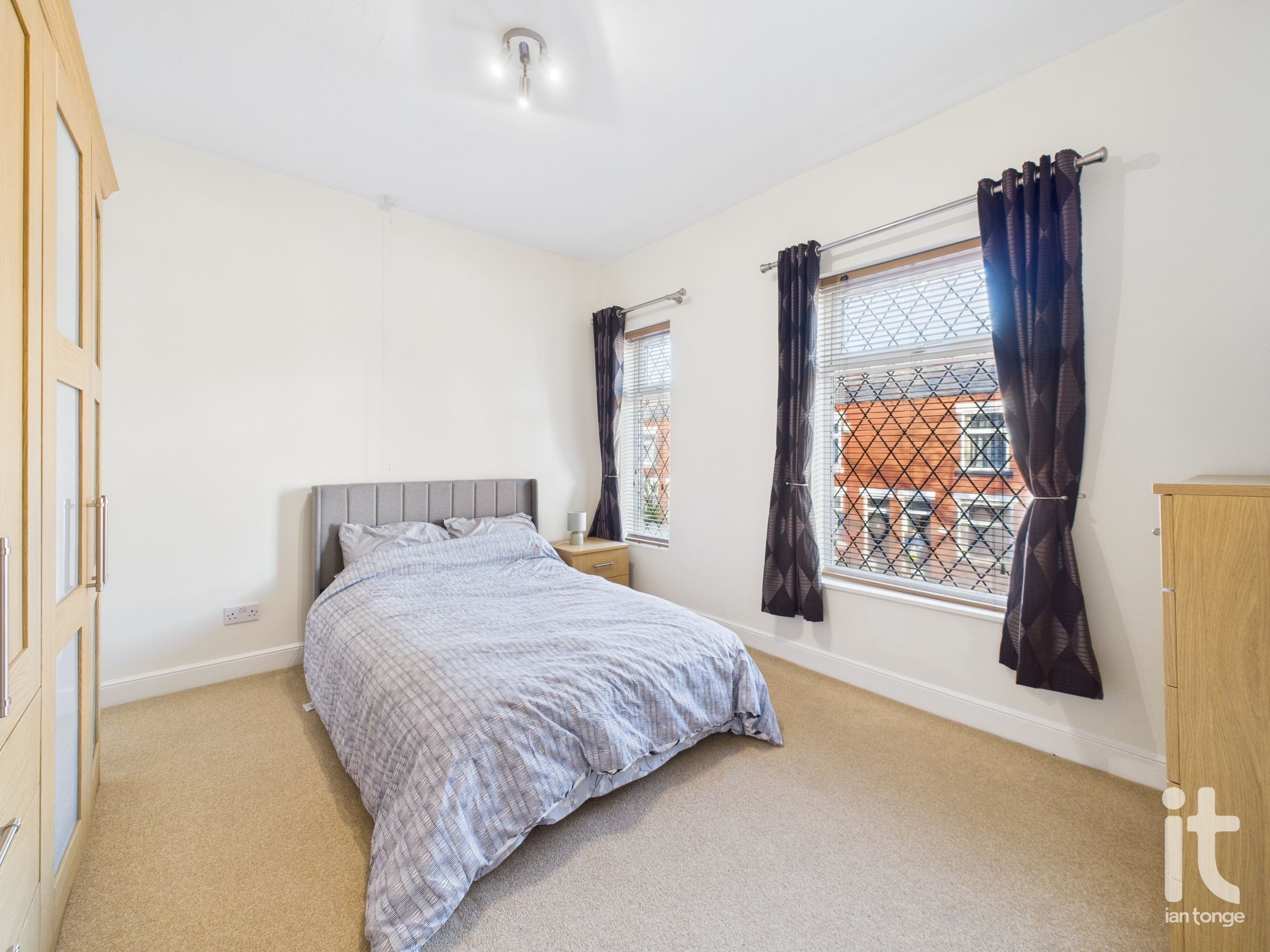 2 bedroom semi-detached house For Sale in Stockport - Photograph 10.