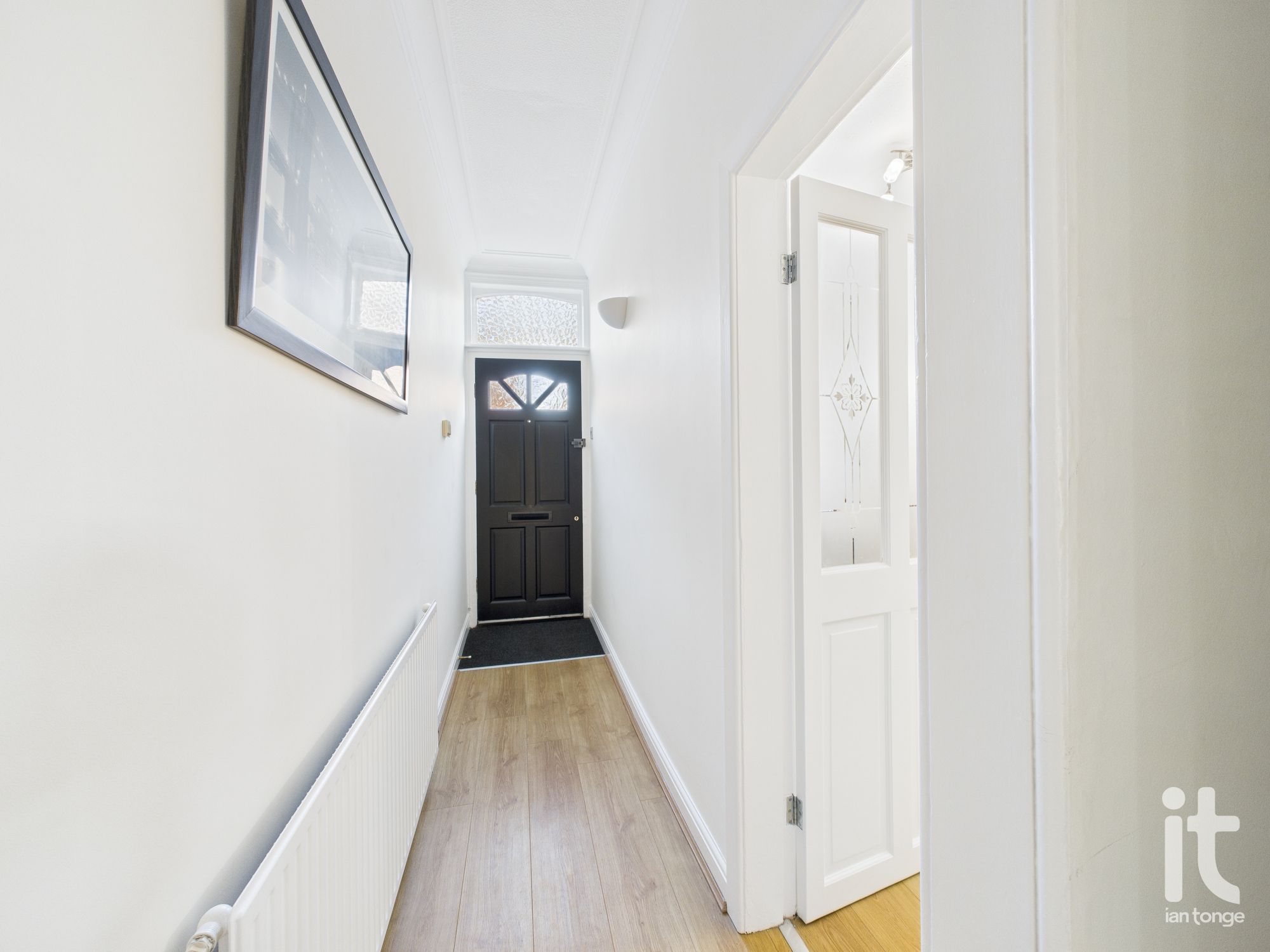 2 bedroom semi-detached house For Sale in Stockport - Photograph 5.