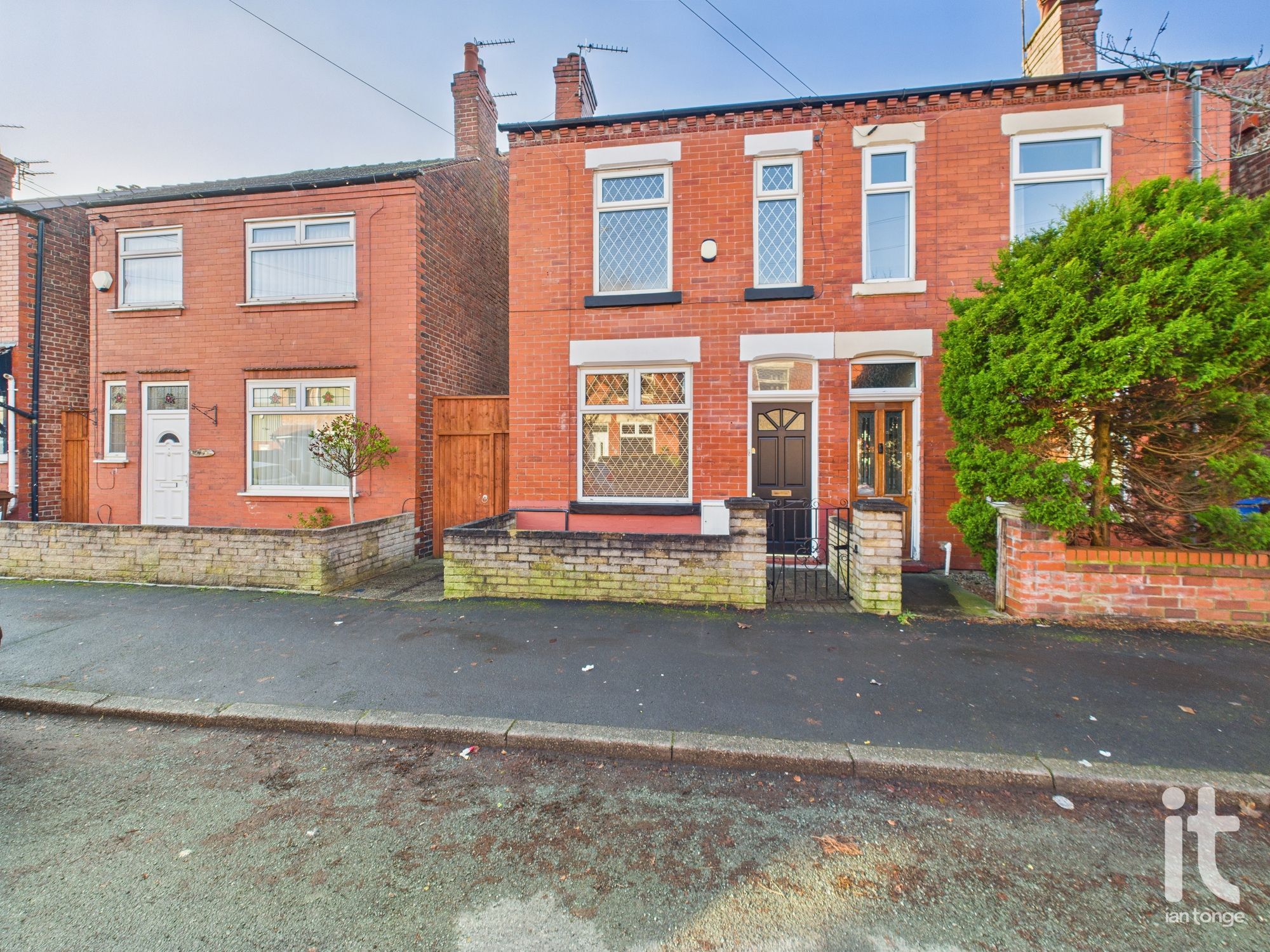 2 bedroom semi-detached house For Sale in Stockport - Photograph 1.