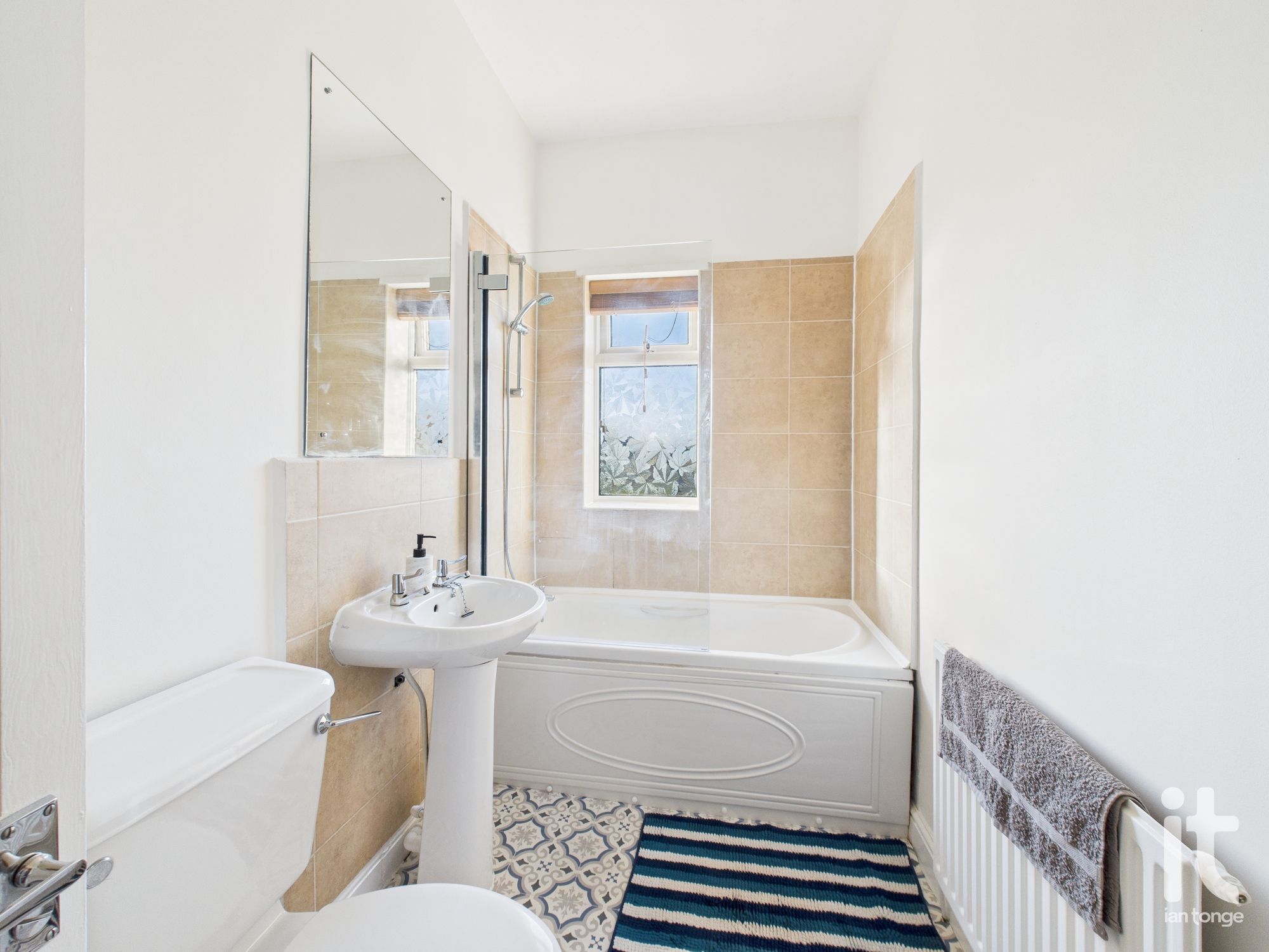 2 bedroom semi-detached house For Sale in Stockport - Photograph 12.