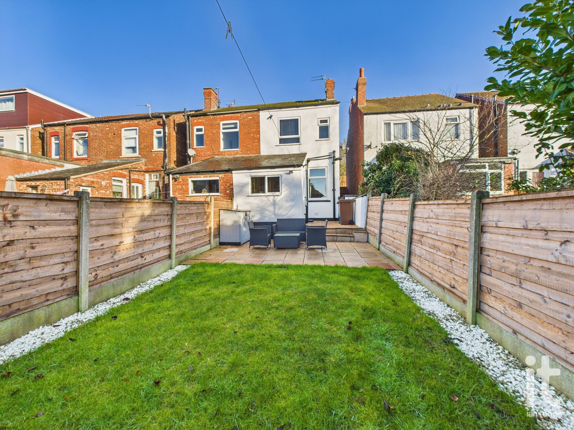 2 bedroom semi-detached house For Sale in Stockport - Photograph 15.