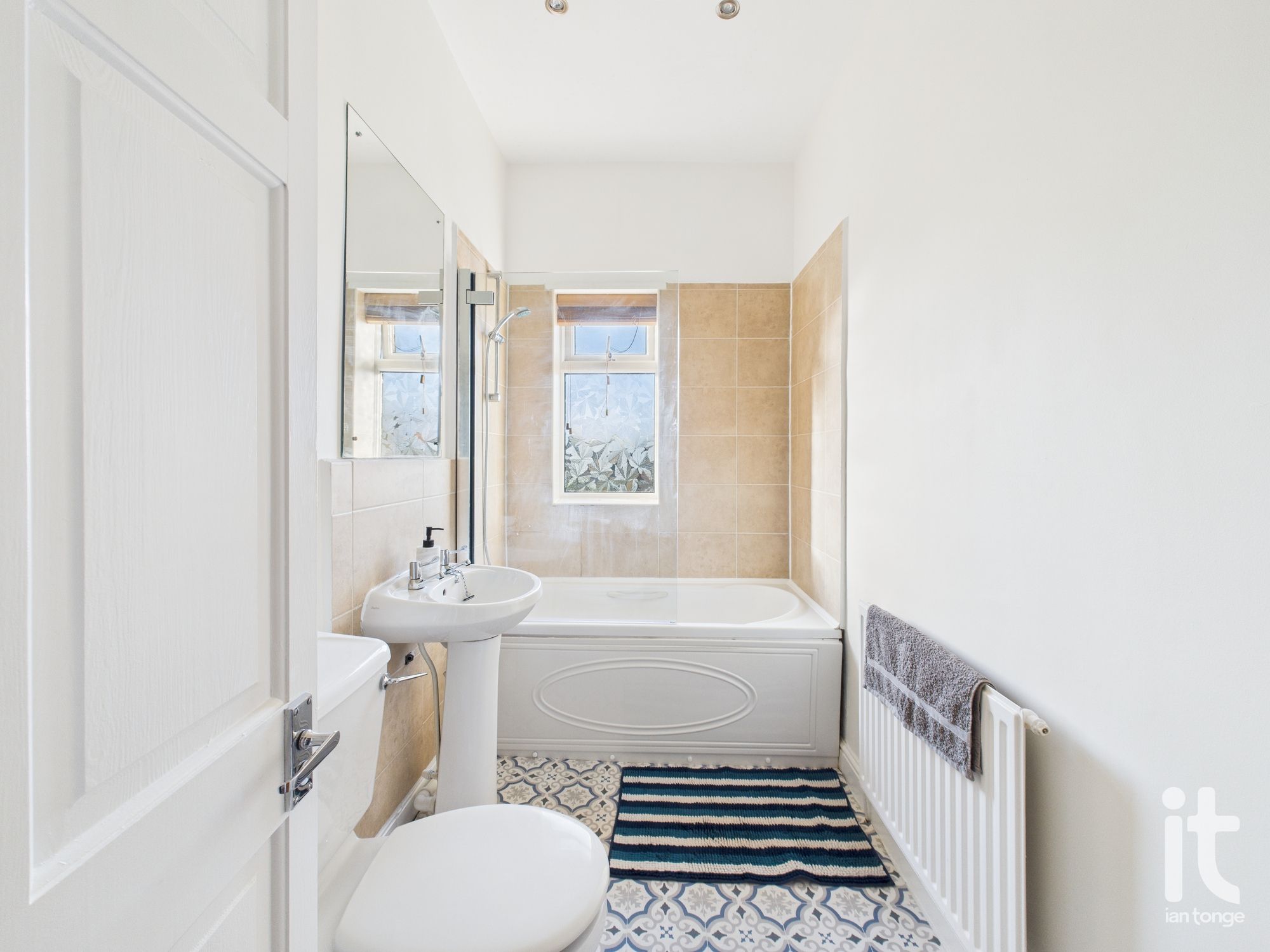 2 bedroom semi-detached house For Sale in Stockport - Photograph 13.