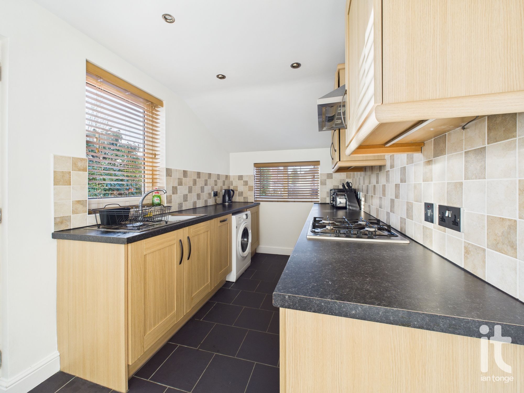 2 bedroom semi-detached house For Sale in Stockport - Photograph 8.