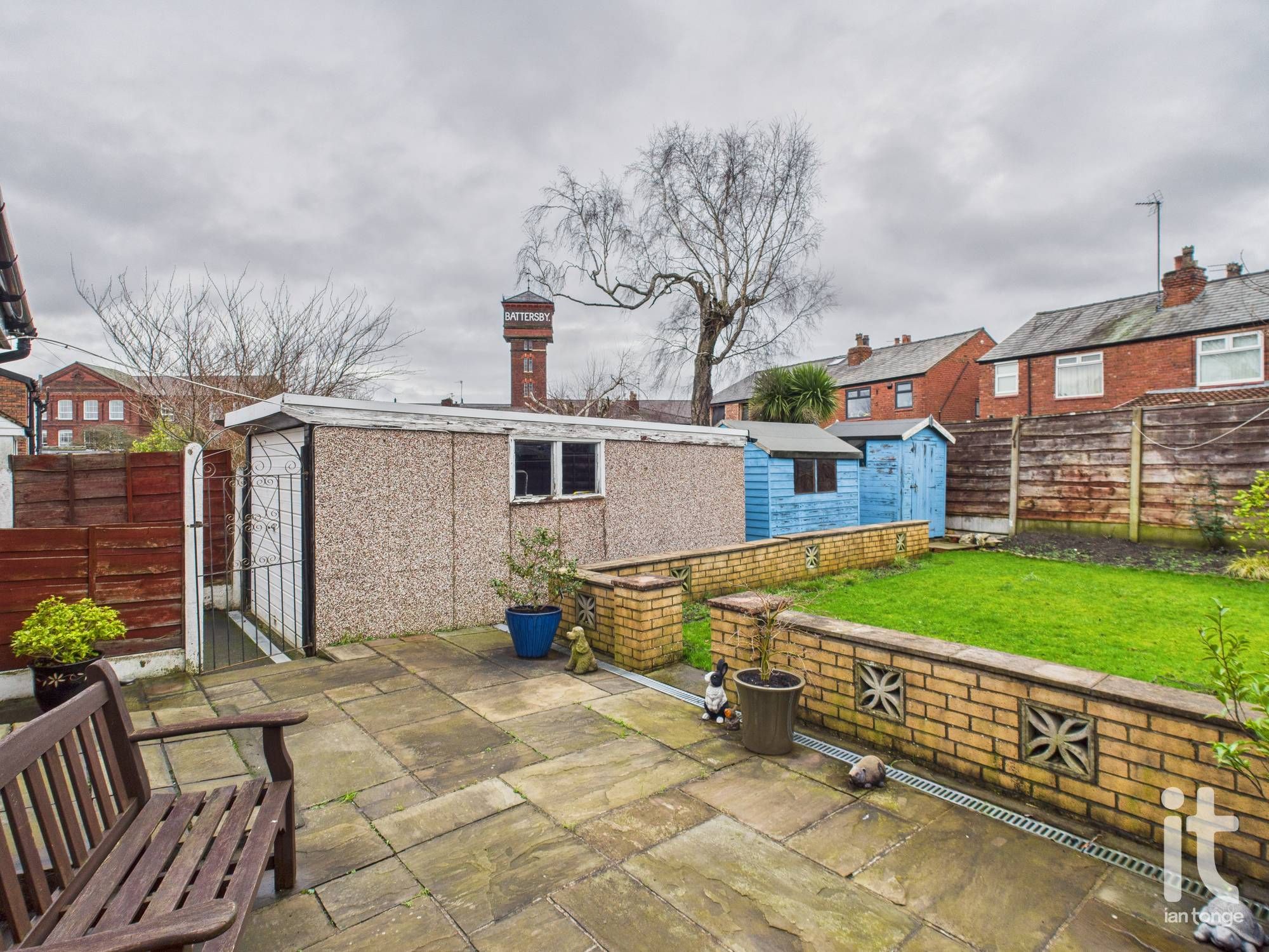 2 bedroom semi-detached bungalow For Sale in Stockport - Photograph 11.