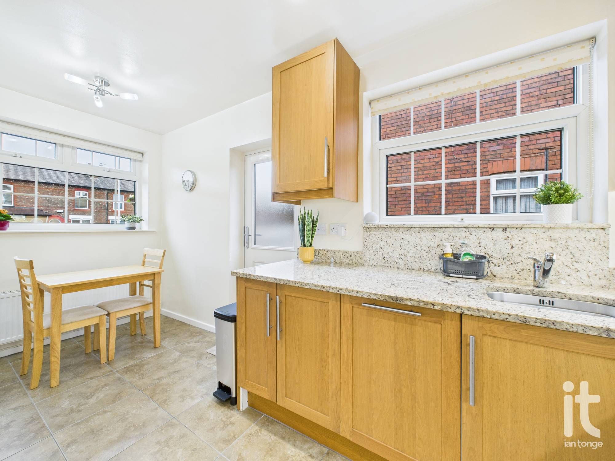 2 bedroom semi-detached bungalow For Sale in Stockport - Photograph 5.