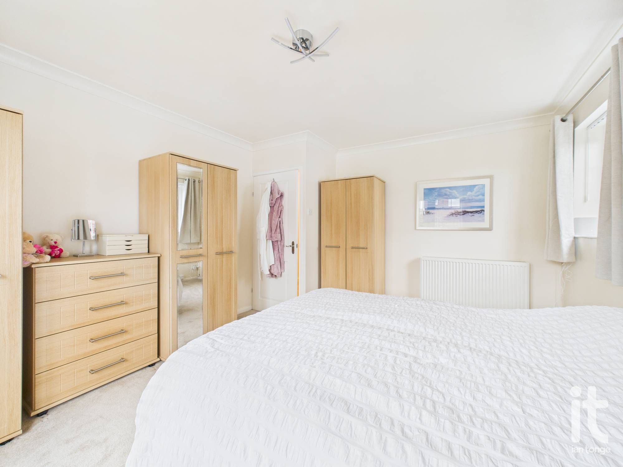 2 bedroom semi-detached bungalow For Sale in Stockport - Photograph 6.