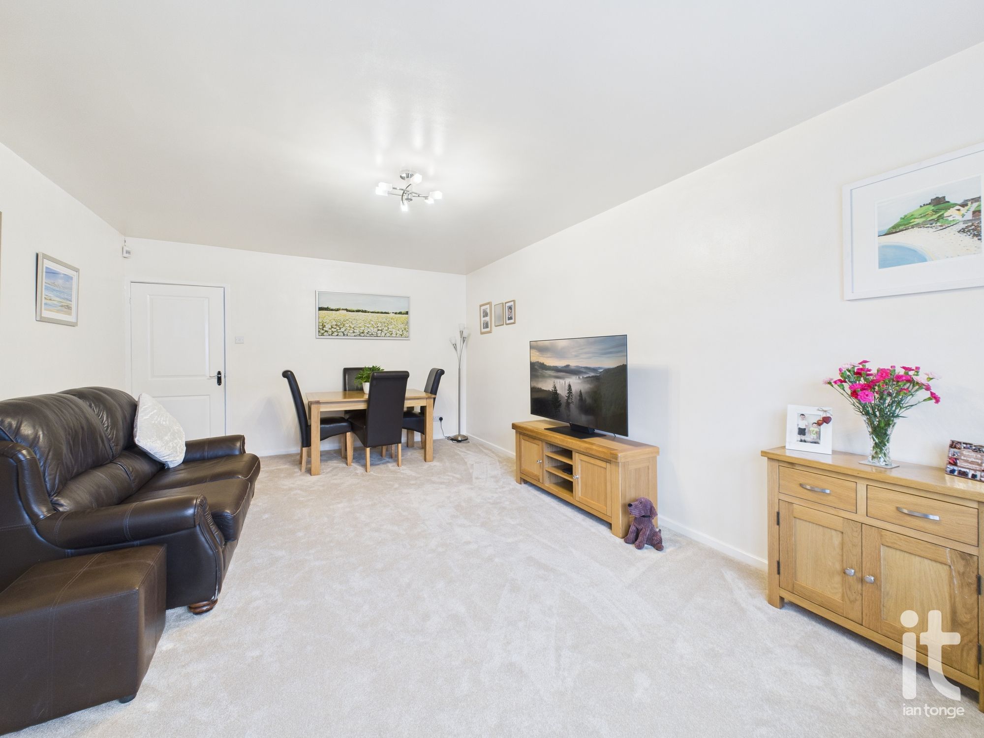 2 bedroom semi-detached bungalow For Sale in Stockport - Property photograph.