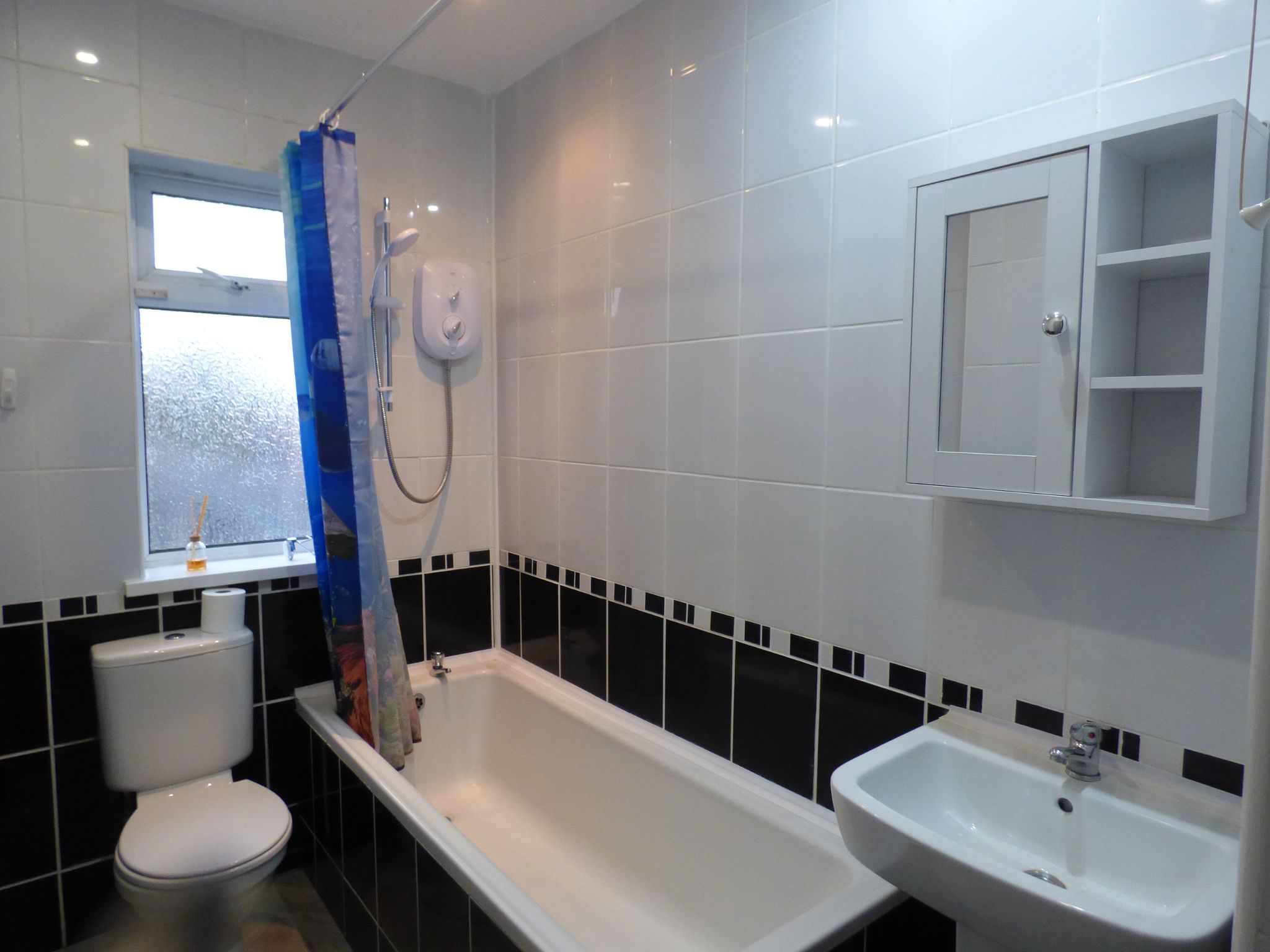 2 bedroom end terraced house To Let in Stockport - Photograph 6.