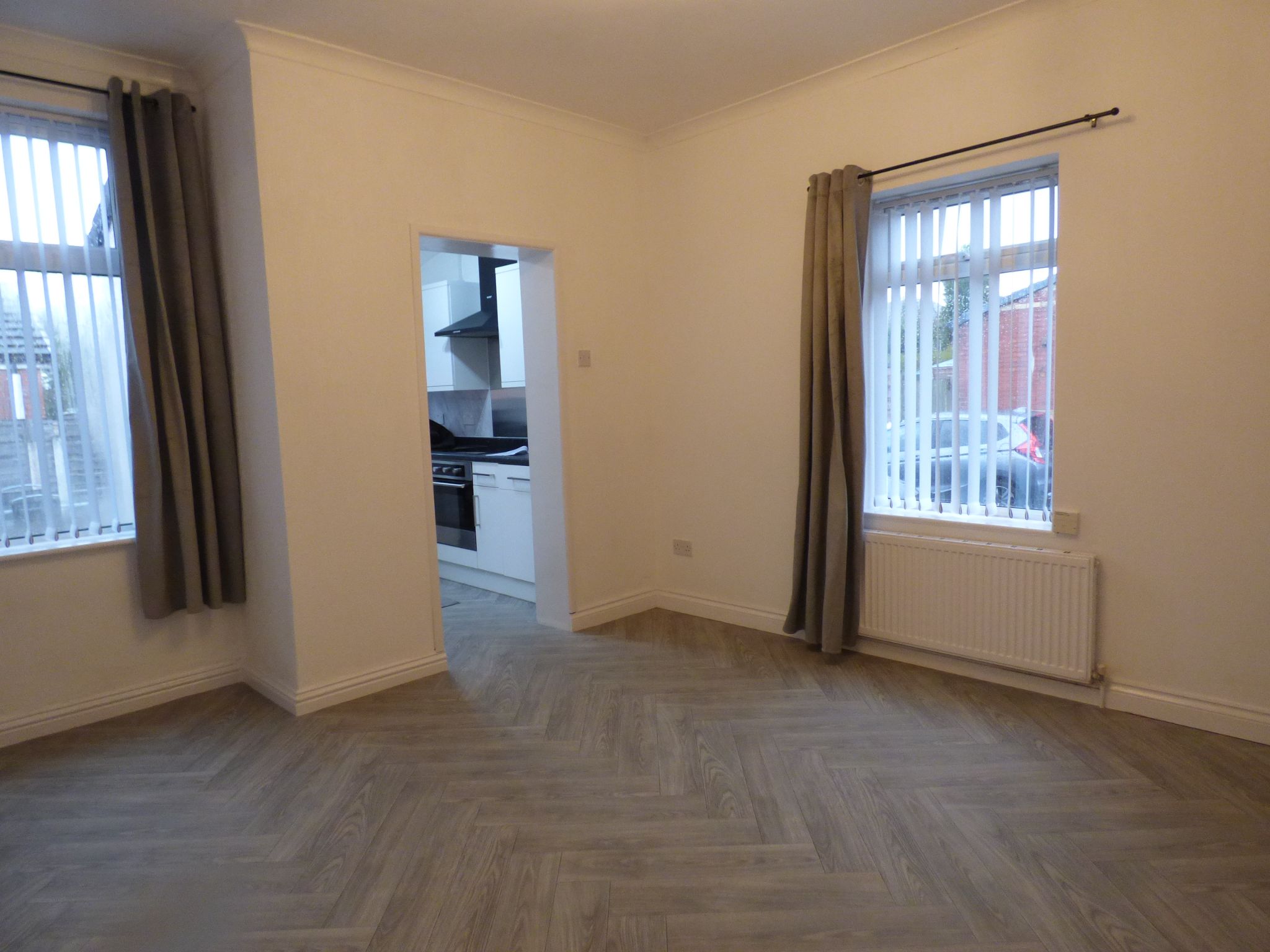 2 bedroom end terraced house To Let in Stockport - Photograph 4.