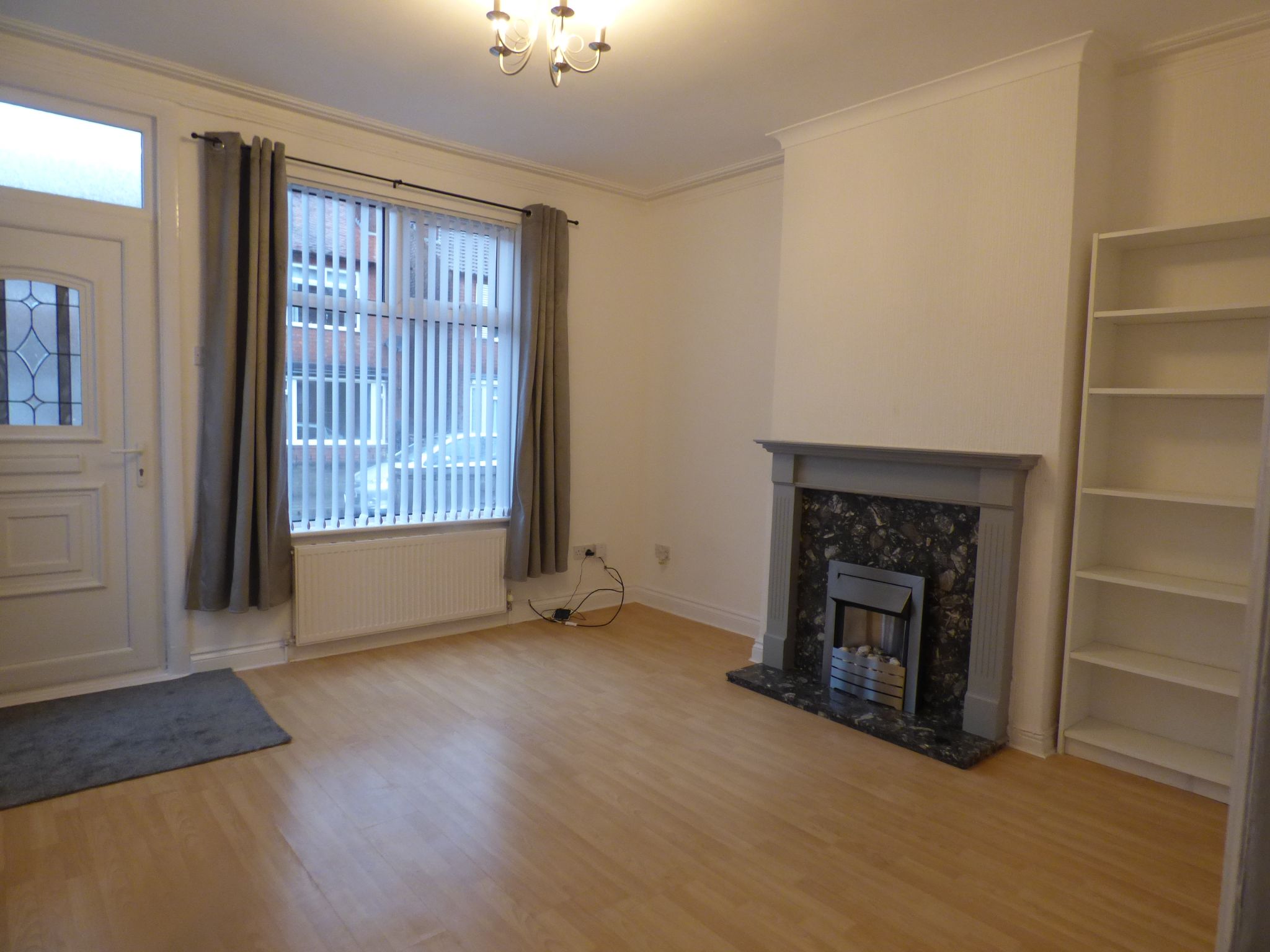 2 bedroom end terraced house To Let in Stockport - Property photograph.
