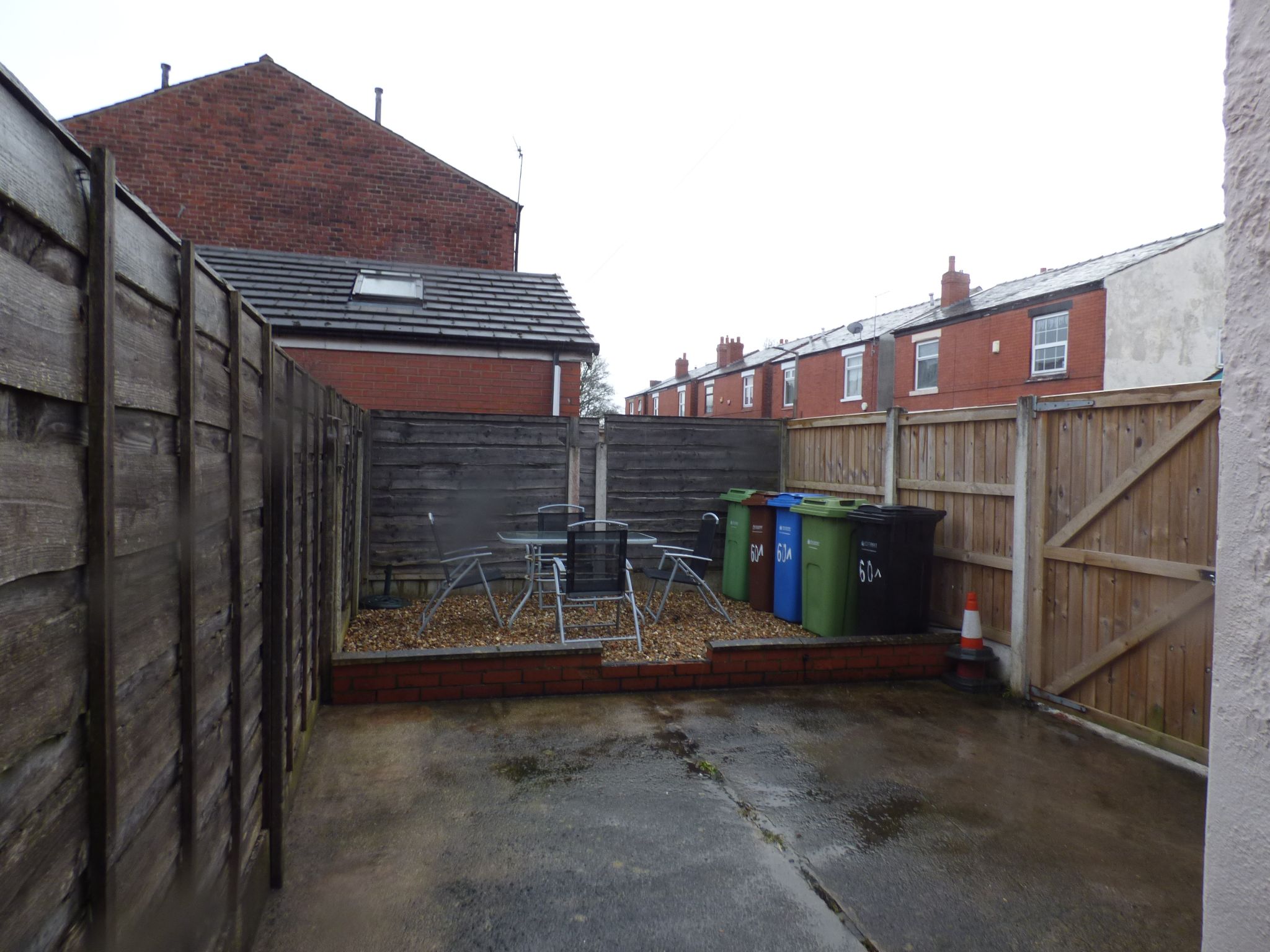 2 bedroom end terraced house To Let in Stockport - Photograph 10.