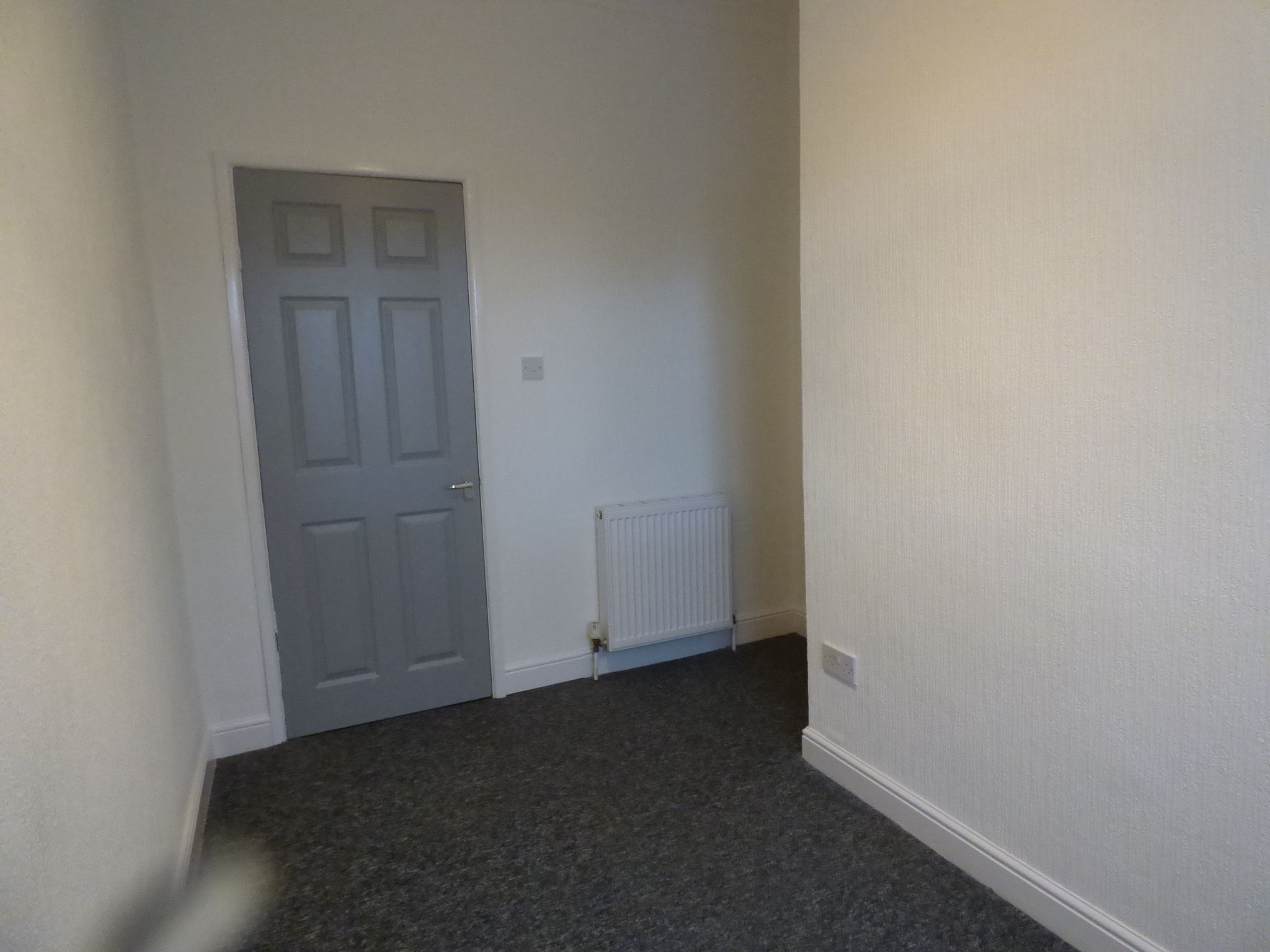 2 bedroom end terraced house To Let in Stockport - Photograph 8.