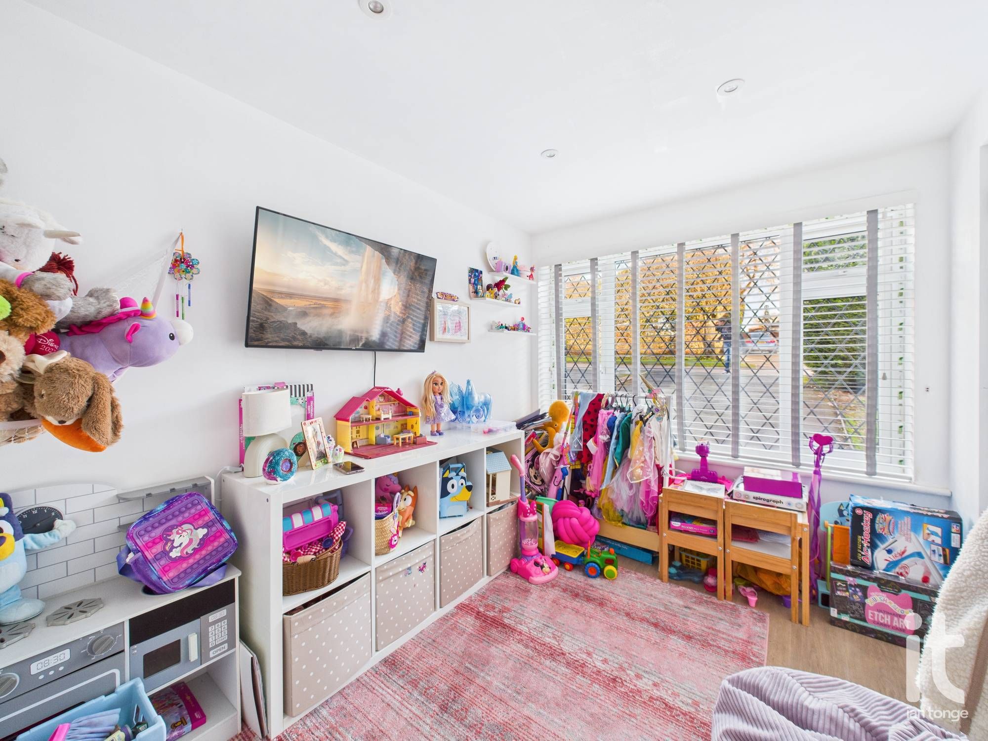 3 bedroom detached house For Sale in Stockport - Photograph 11.