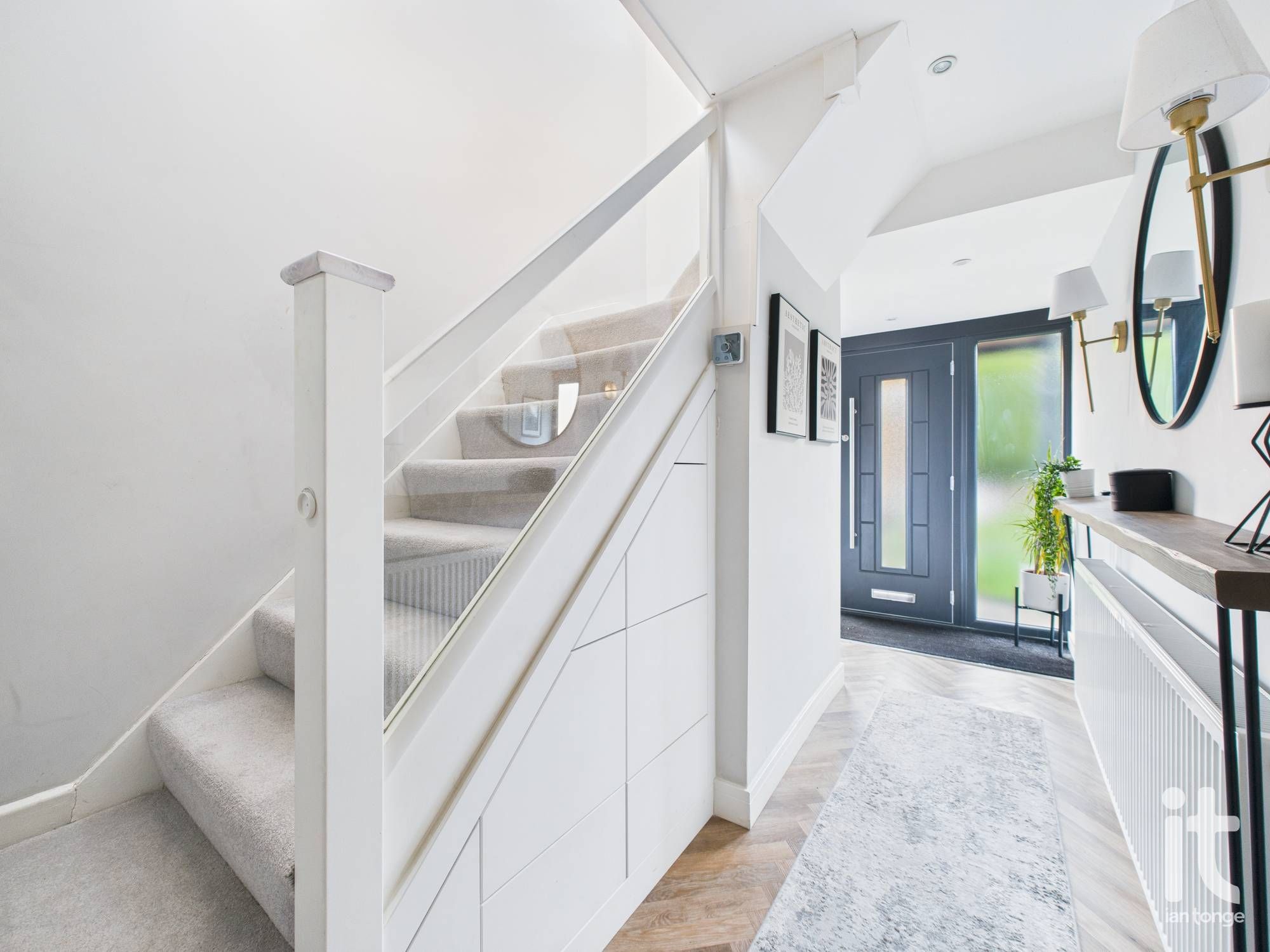 3 bedroom detached house For Sale in Stockport - Photograph 3.