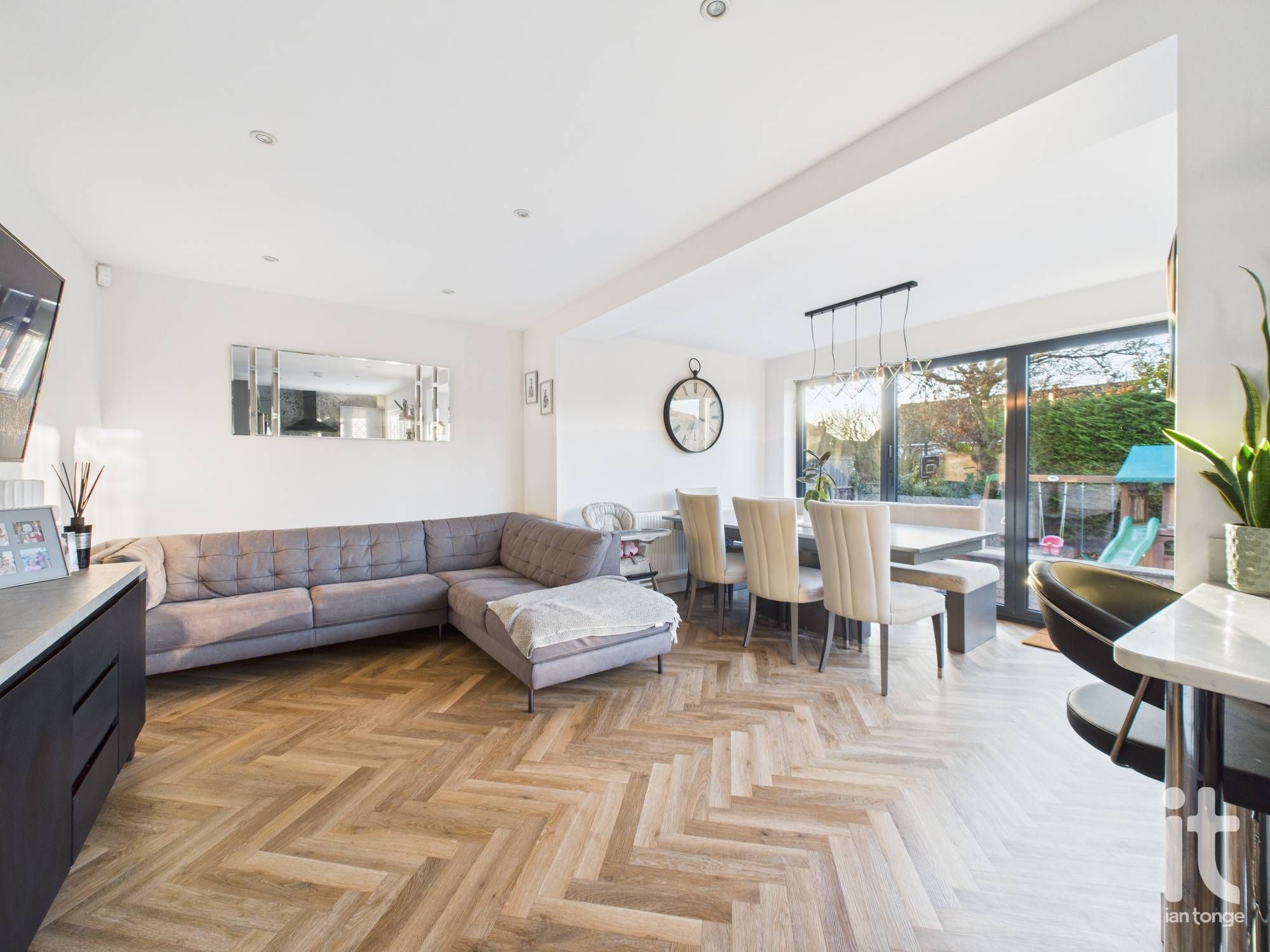 3 bedroom detached house For Sale in Stockport - Photograph 2.