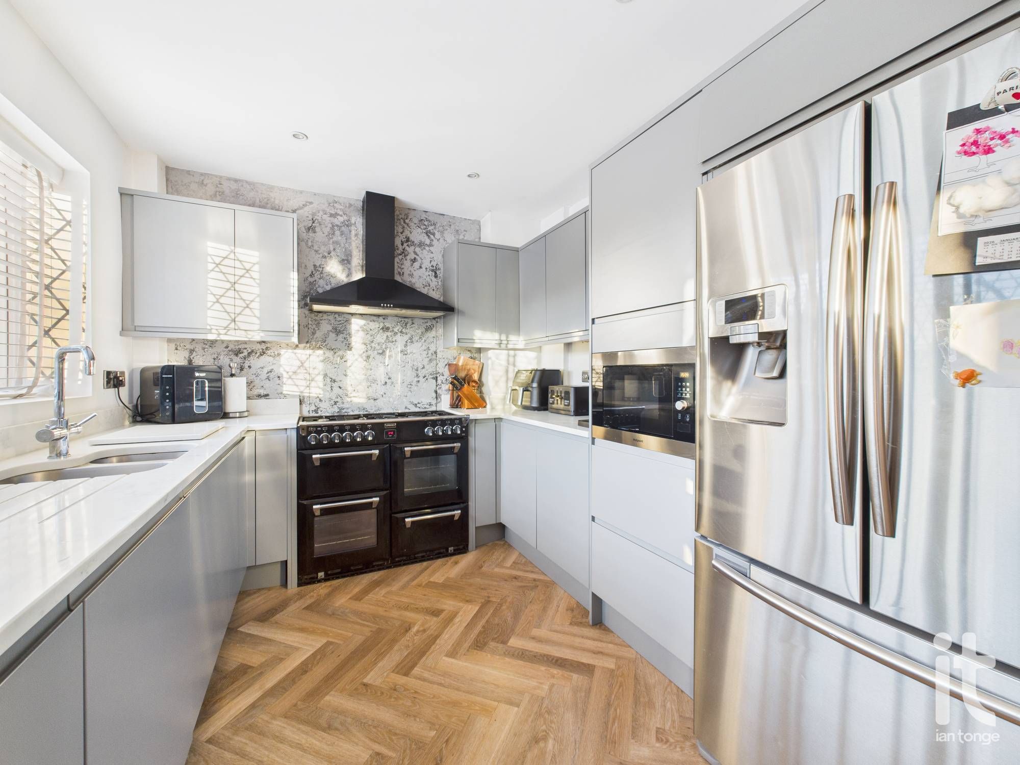 3 bedroom detached house For Sale in Stockport - Photograph 9.