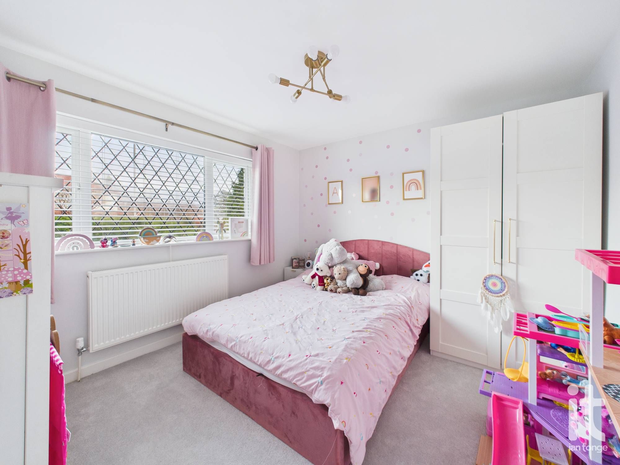 3 bedroom detached house For Sale in Stockport - Photograph 13.