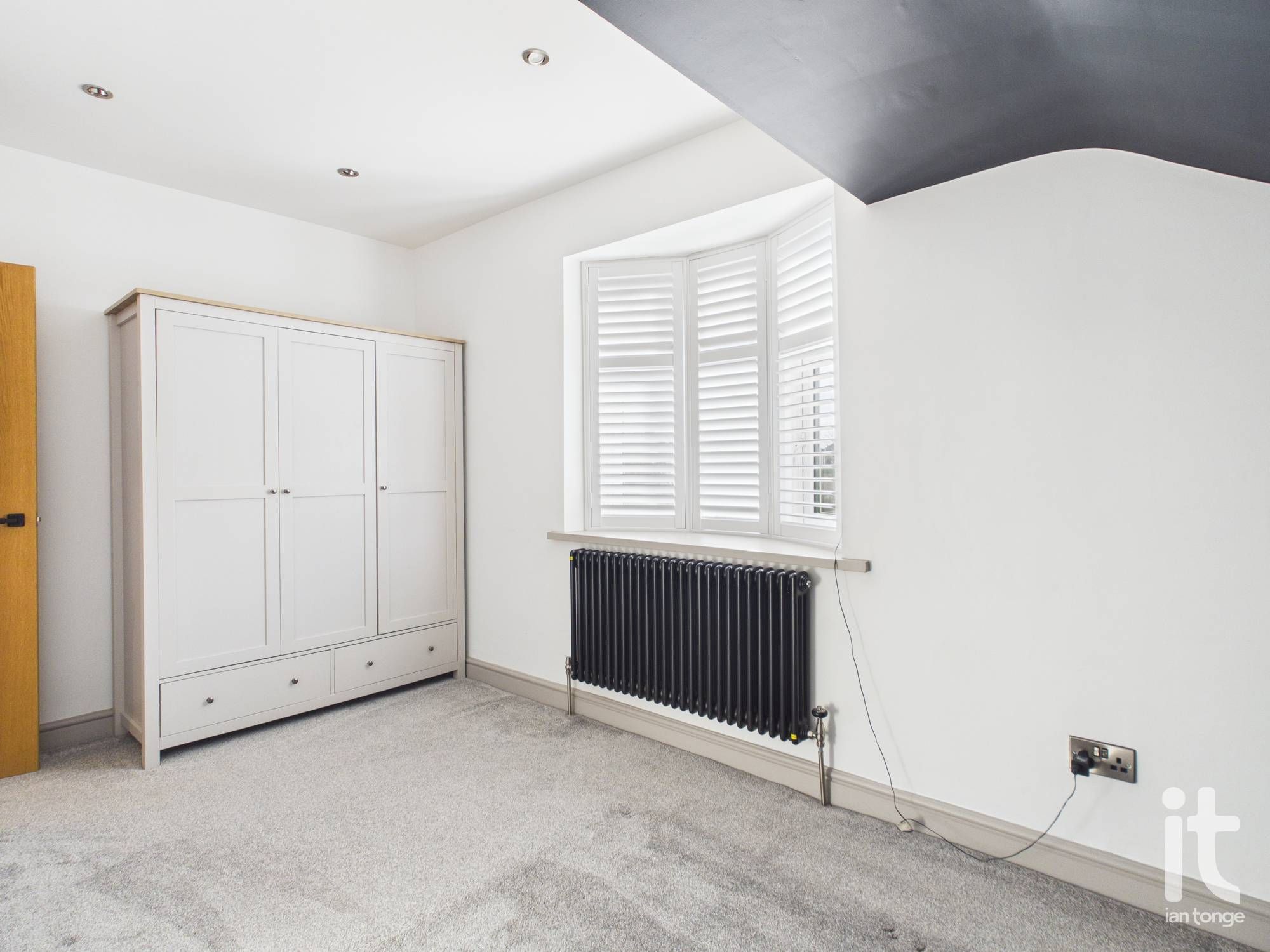 4 bedroom detached house To Let in Stockport - Photograph 15.