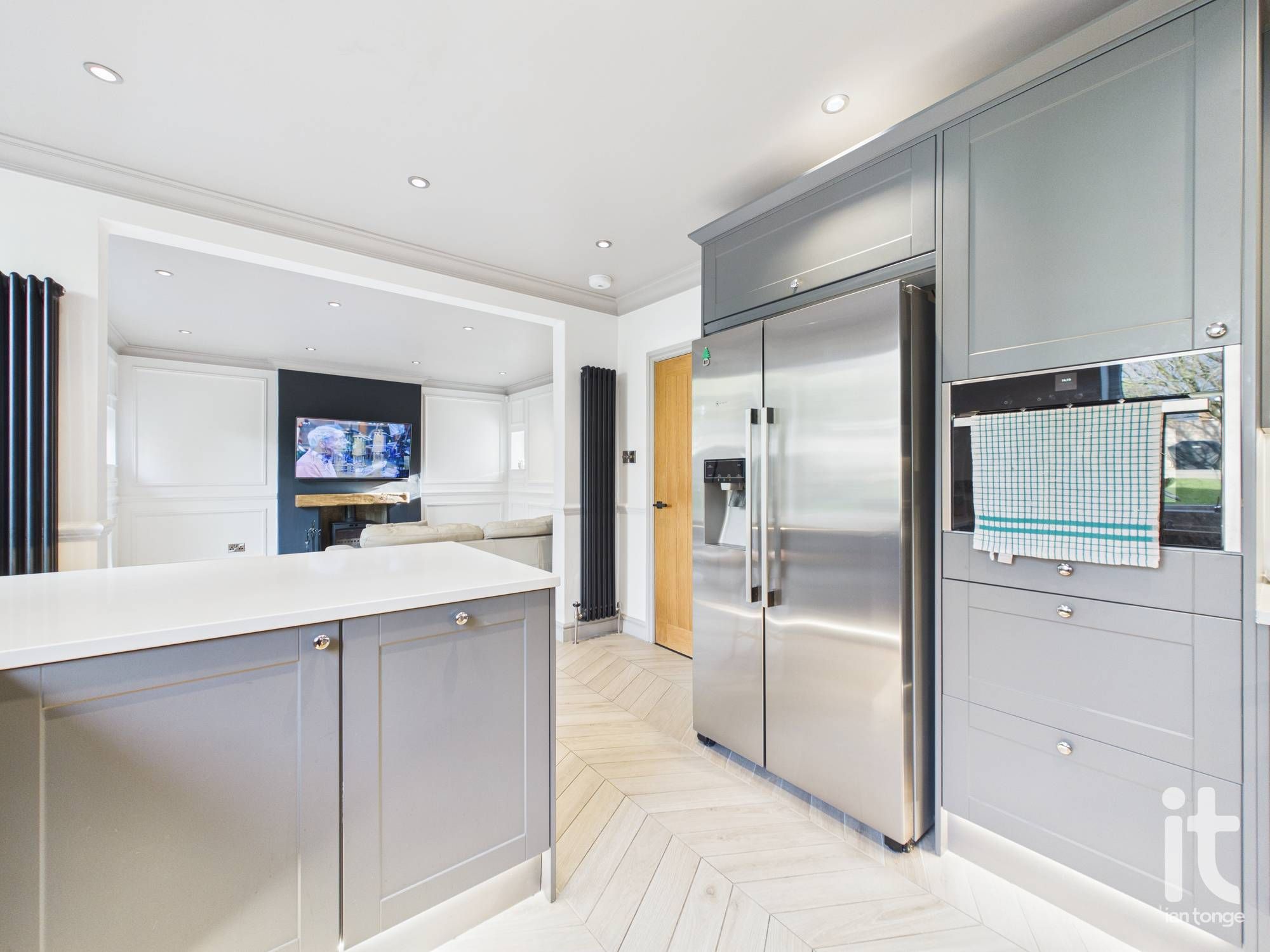 4 bedroom detached house To Let in Stockport - Photograph 7.