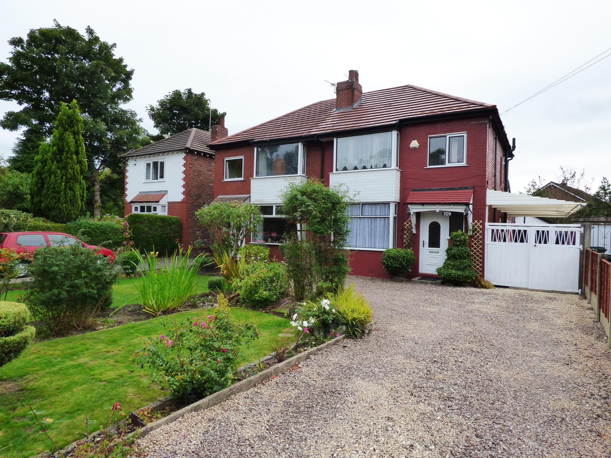3 Bed Semi-detached House For Sale - Photograph 1