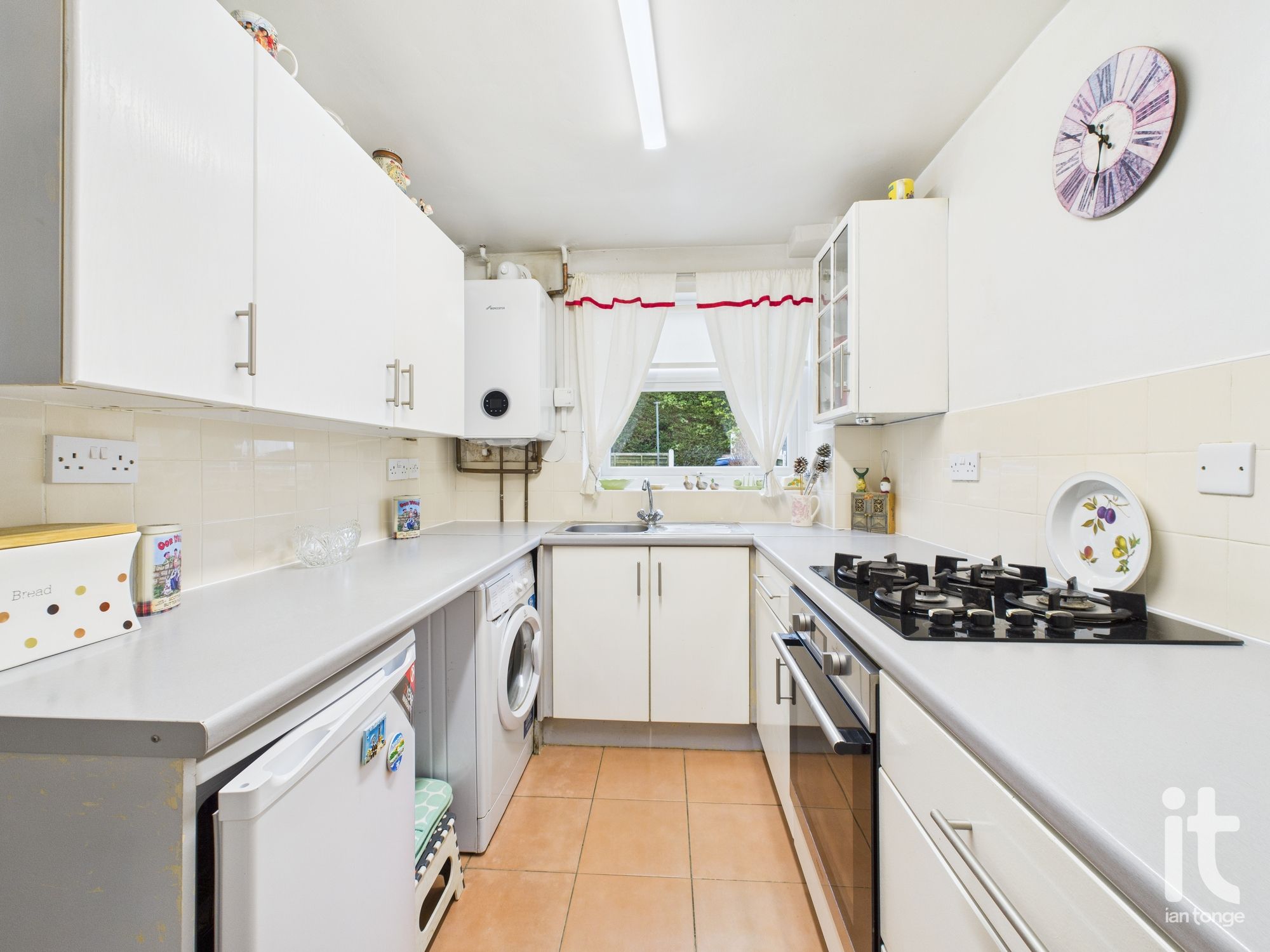 3 bedroom mid terraced house For Sale in Stockport - Photograph 8.
