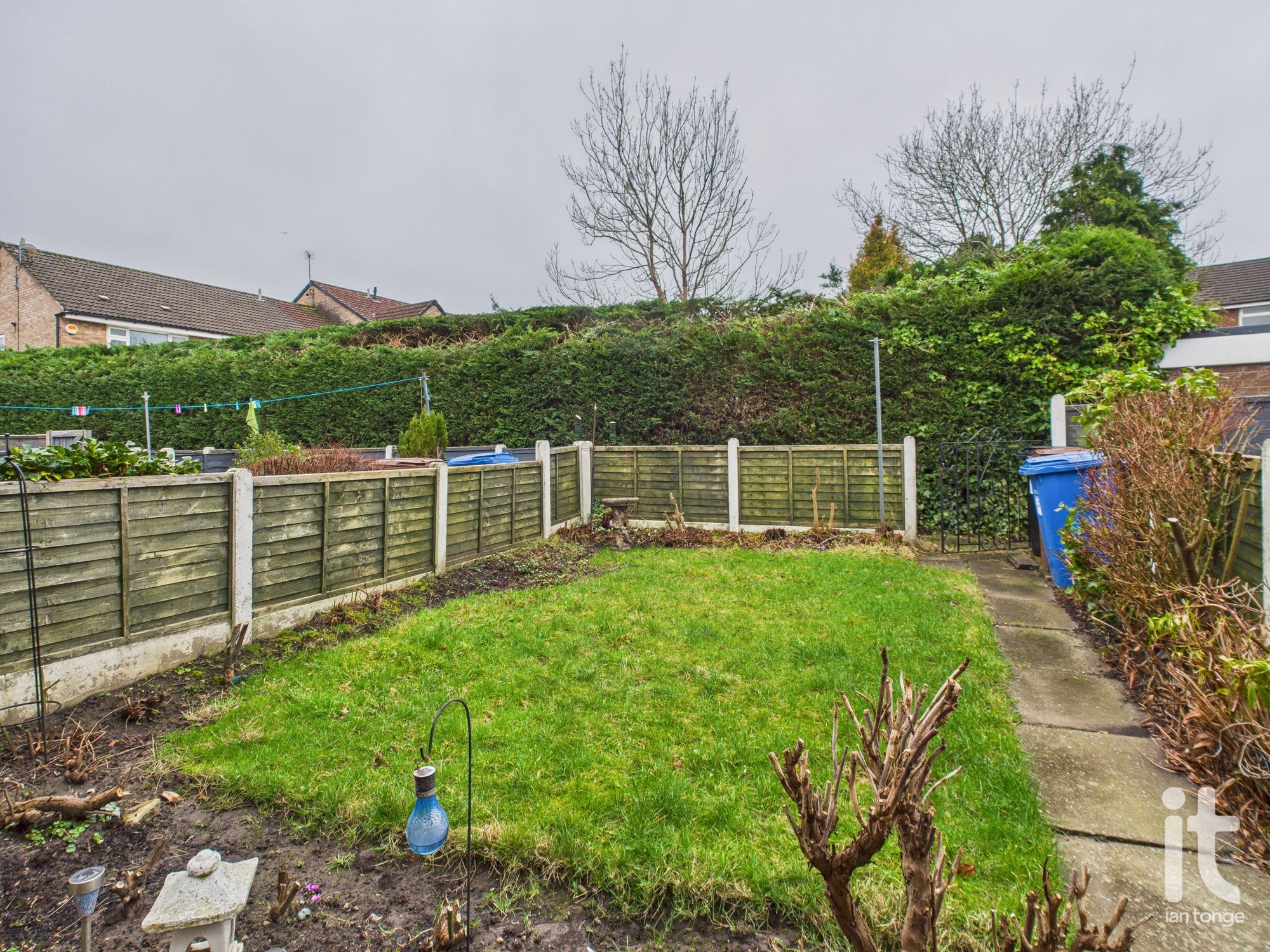 3 bedroom mid terraced house For Sale in Stockport - Property photograph.