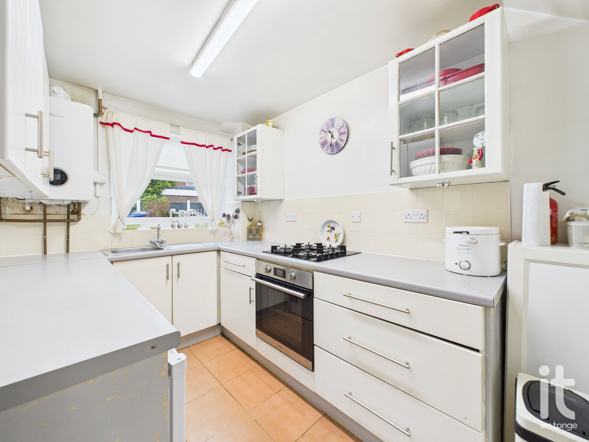 3 bedroom mid terraced house For Sale in Stockport - Photograph 9.