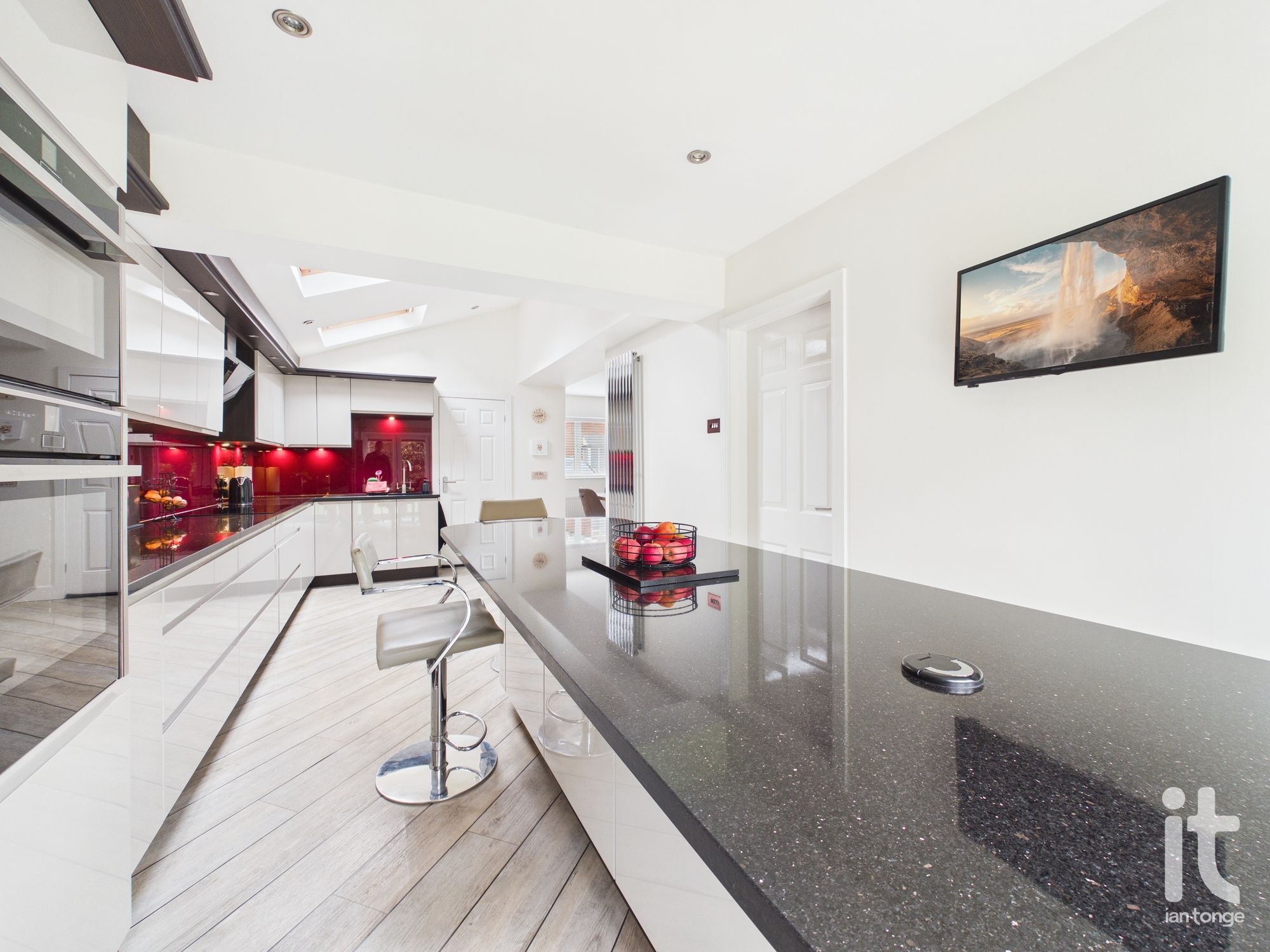 4 bedroom link detached house For Sale in Stockport - Photograph 11.