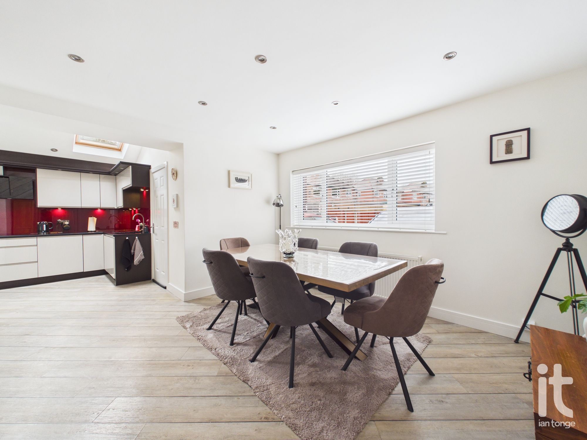 4 bedroom link detached house For Sale in Stockport - Photograph 7.