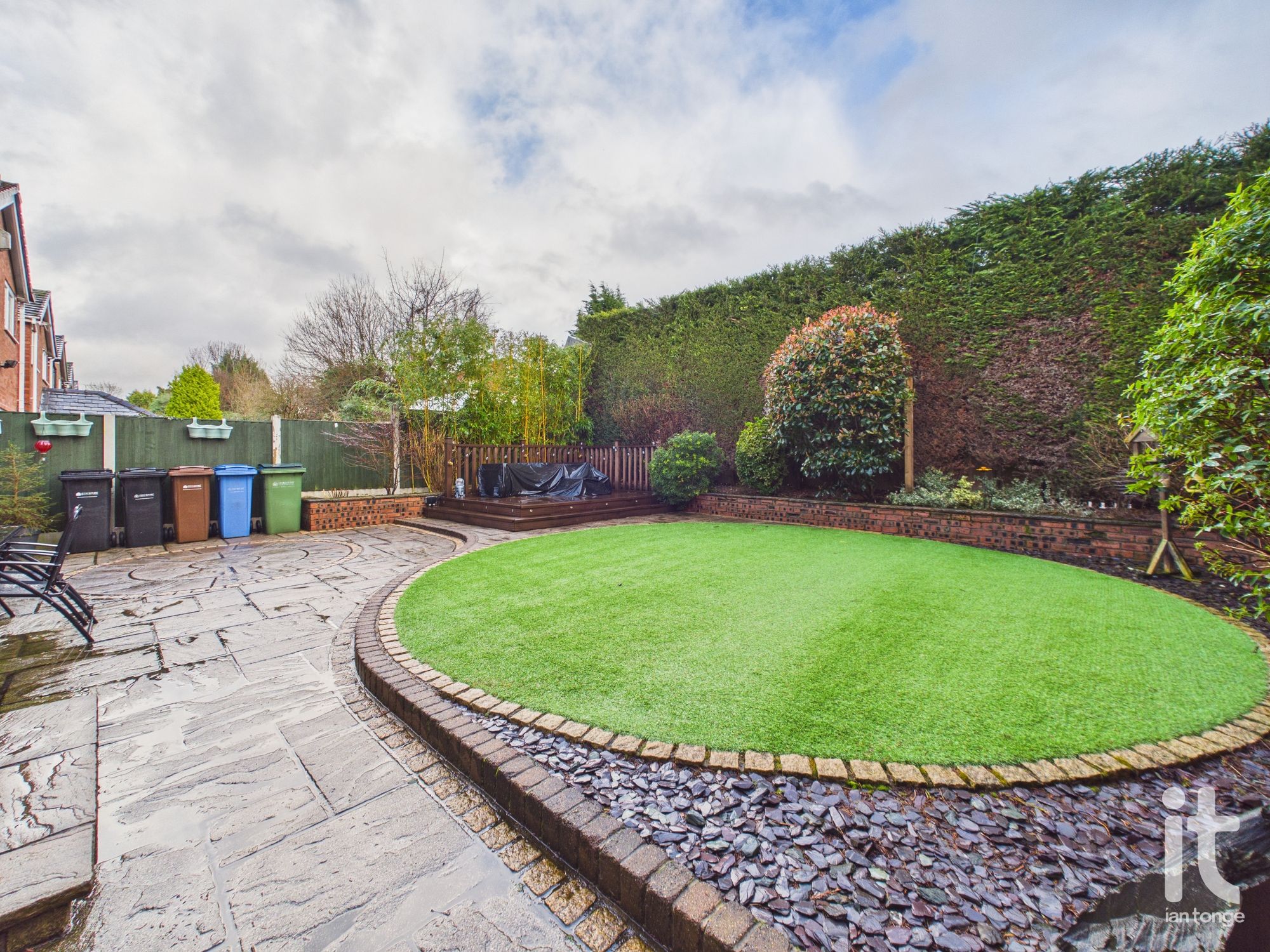 4 bedroom link detached house For Sale in Stockport - Photograph 28.