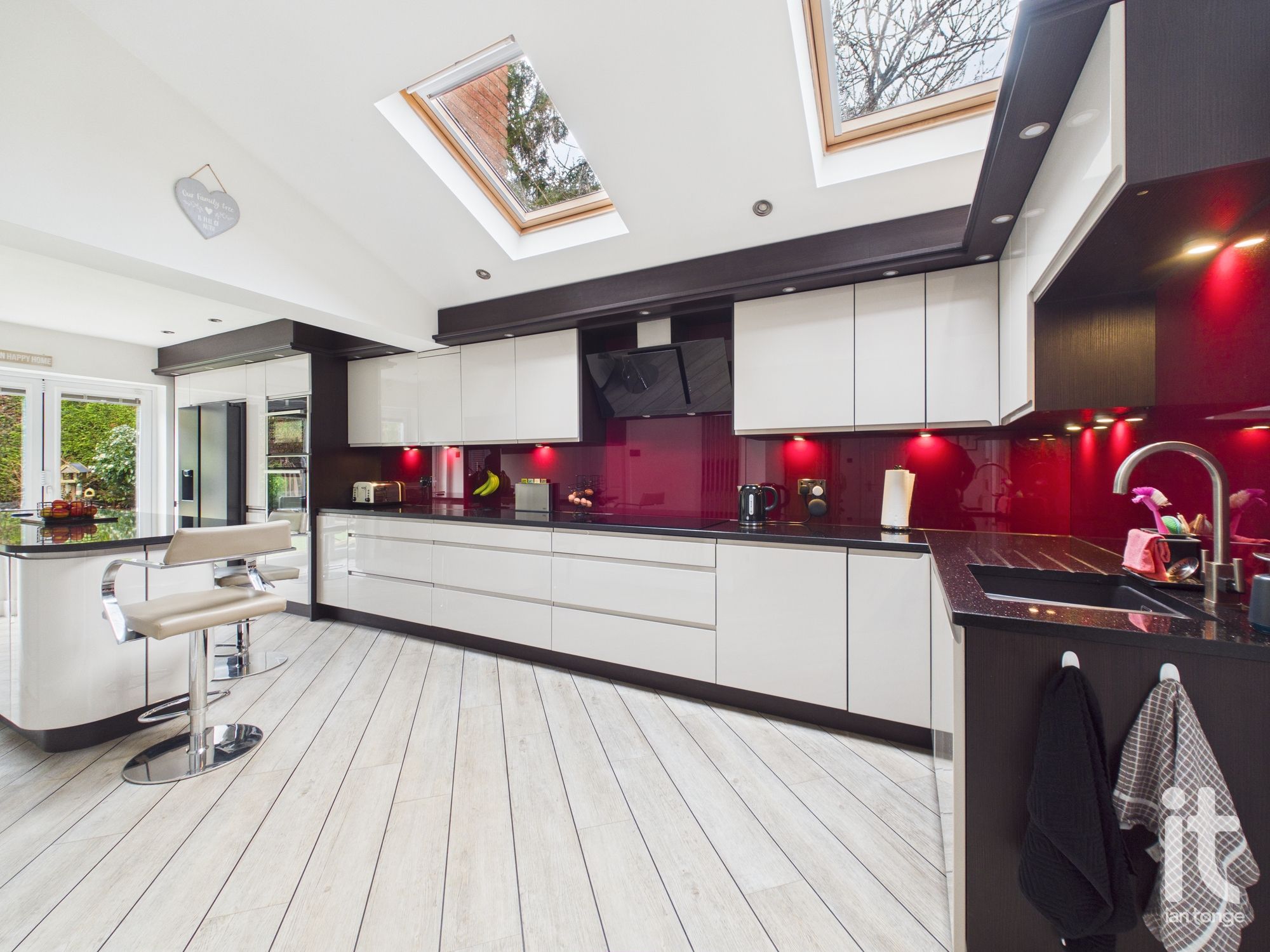 4 bedroom link detached house For Sale in Stockport - Photograph 12.