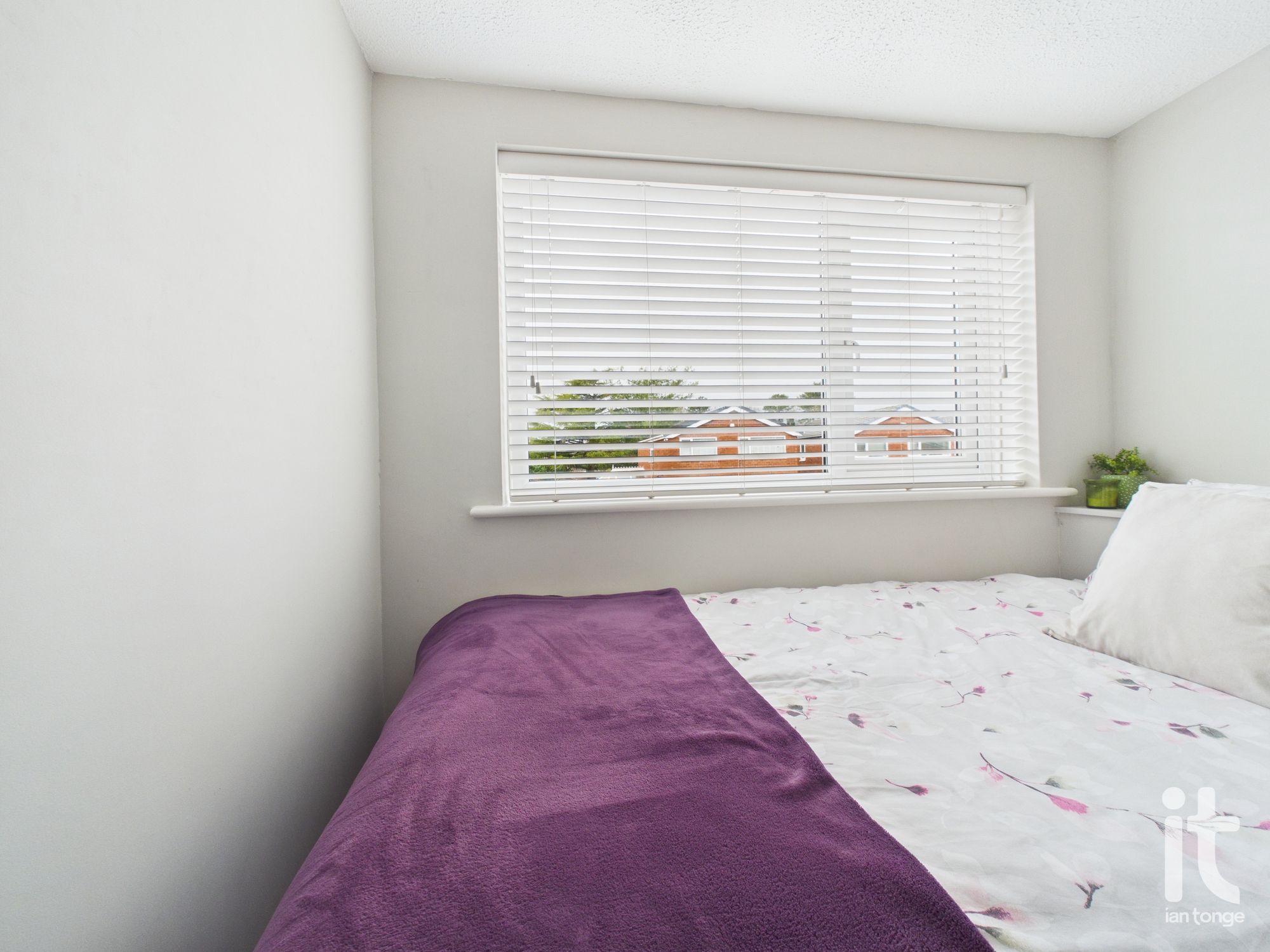 4 bedroom link detached house For Sale in Stockport - Photograph 26.