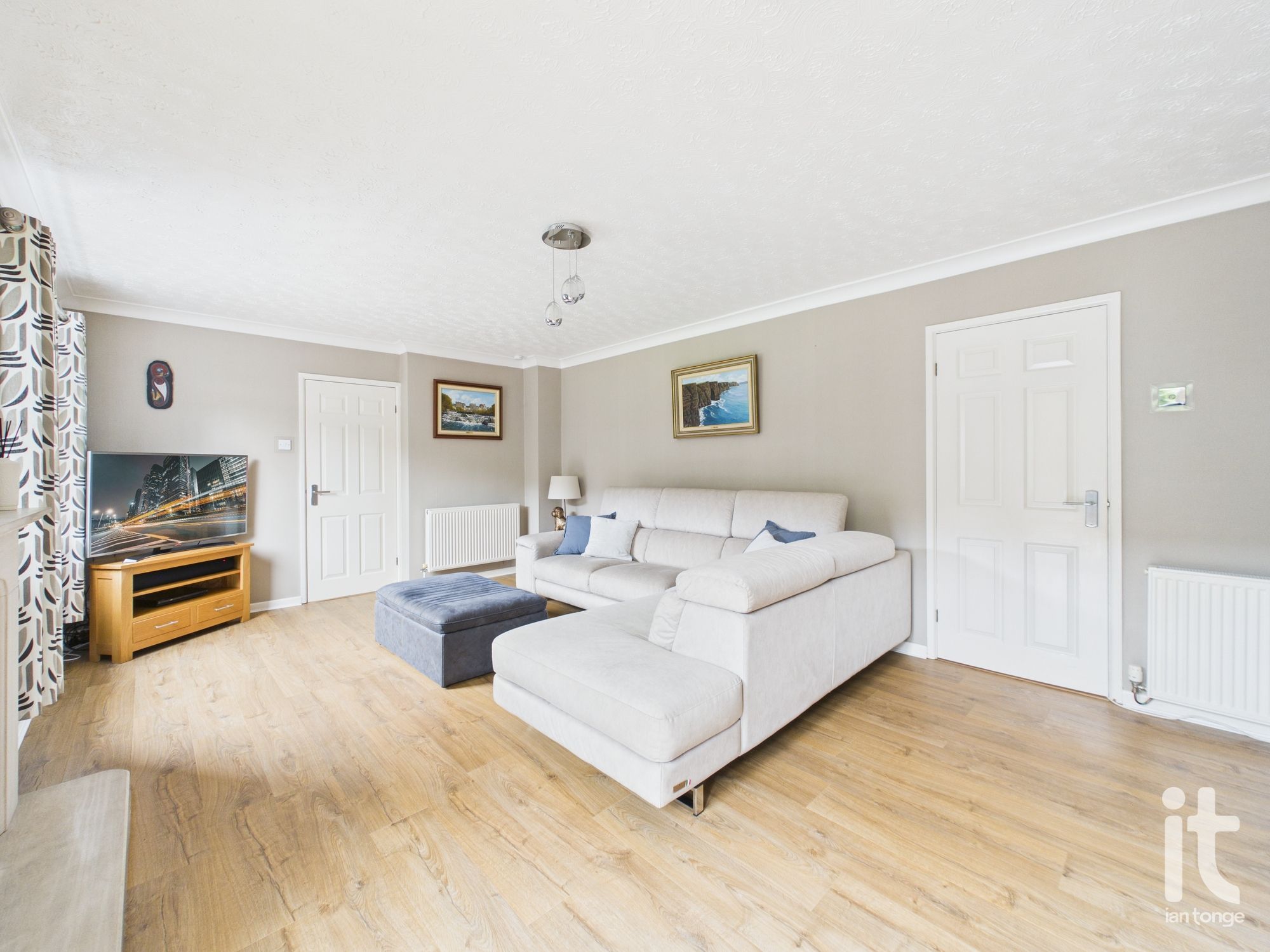 4 bedroom link detached house For Sale in Stockport - Photograph 14.