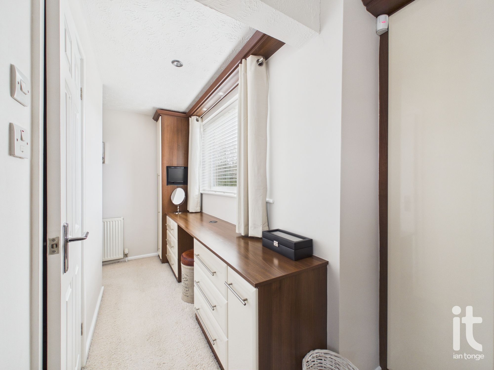 4 bedroom link detached house For Sale in Stockport - Photograph 17.